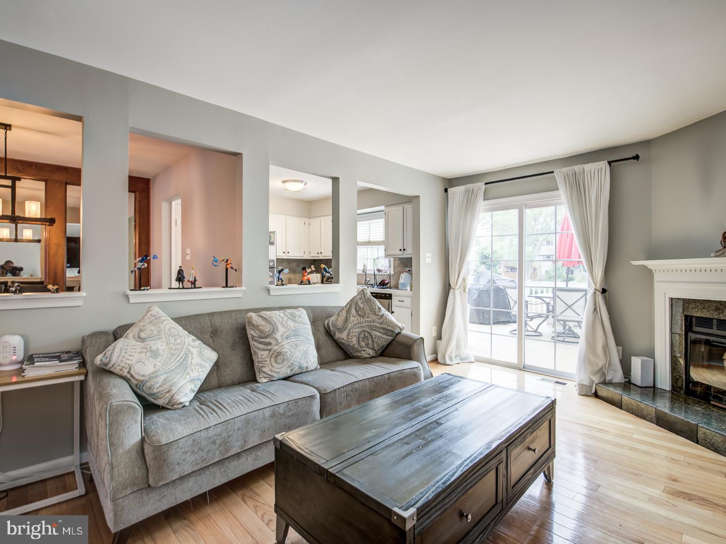 LAKE DEVEREUX - Residential Lease