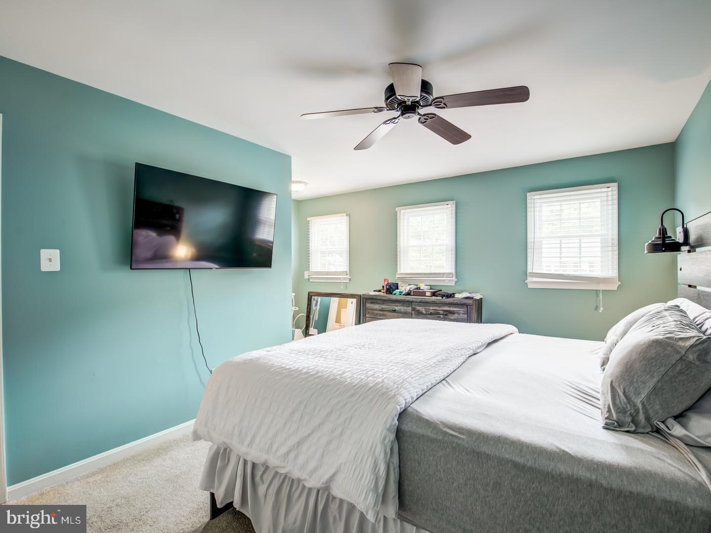 LAKE DEVEREUX - Residential Lease
