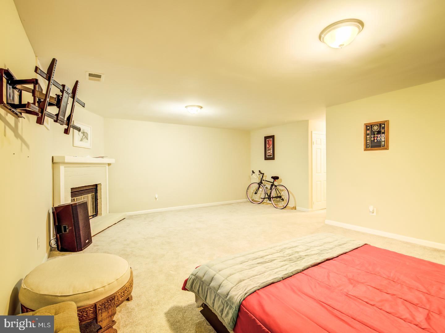LAKE DEVEREUX - Residential Lease