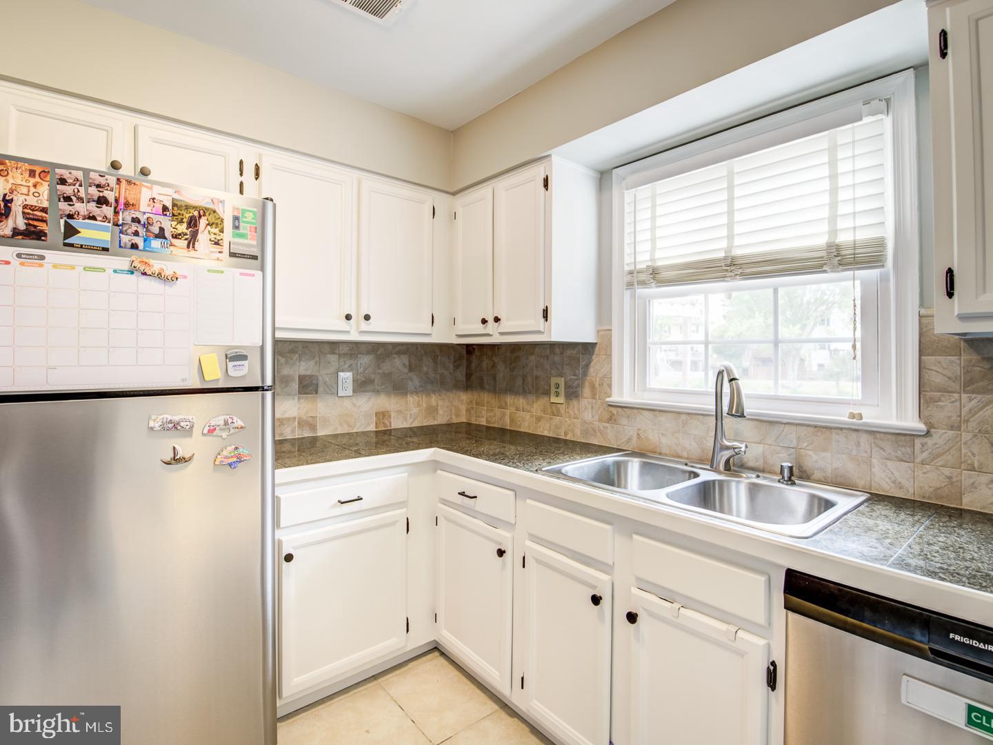 LAKE DEVEREUX - Residential Lease