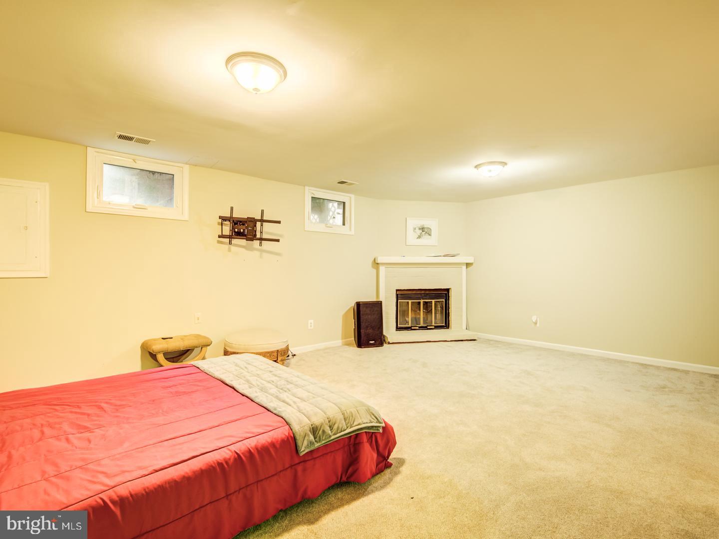 LAKE DEVEREUX - Residential Lease