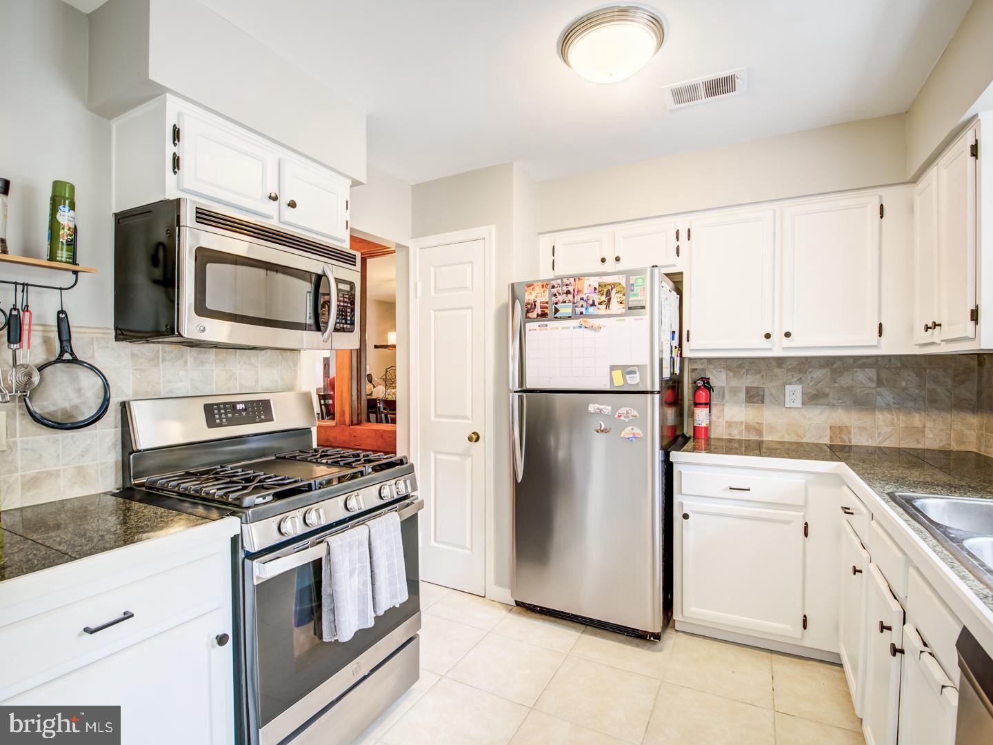 LAKE DEVEREUX - Residential Lease