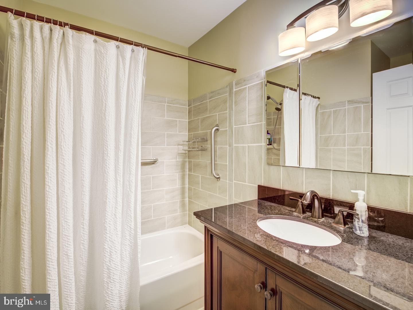 LAKE DEVEREUX - Residential Lease