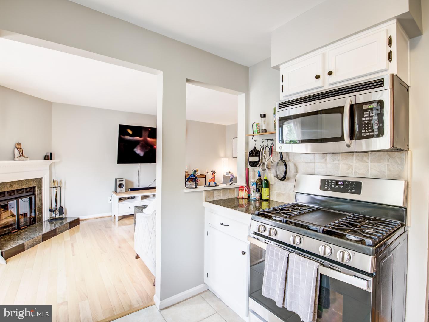 LAKE DEVEREUX - Residential Lease