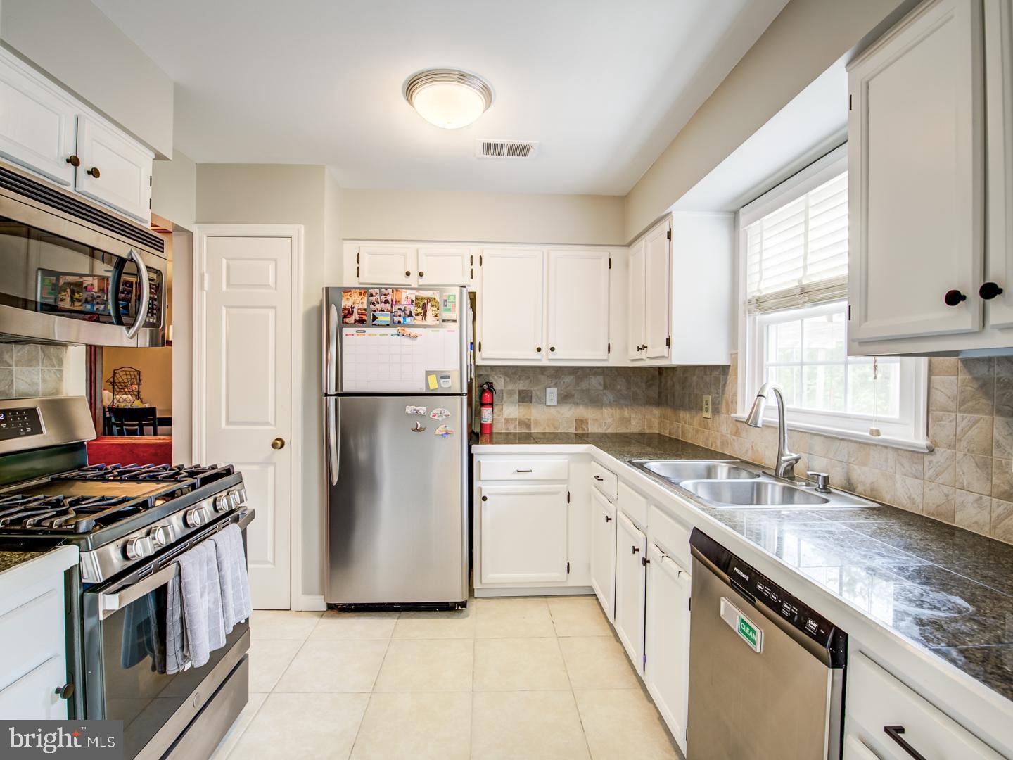 LAKE DEVEREUX - Residential Lease