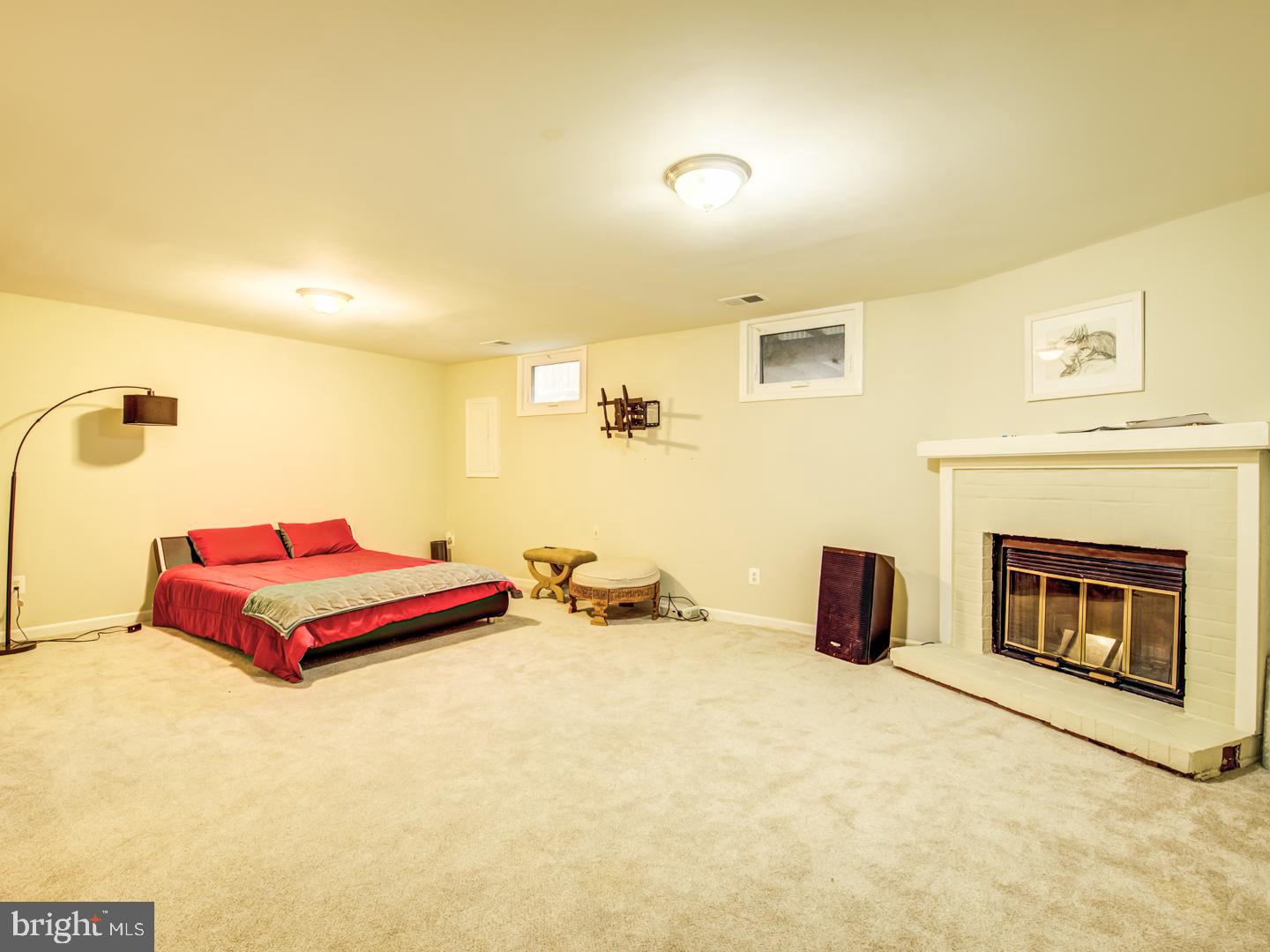 LAKE DEVEREUX - Residential Lease