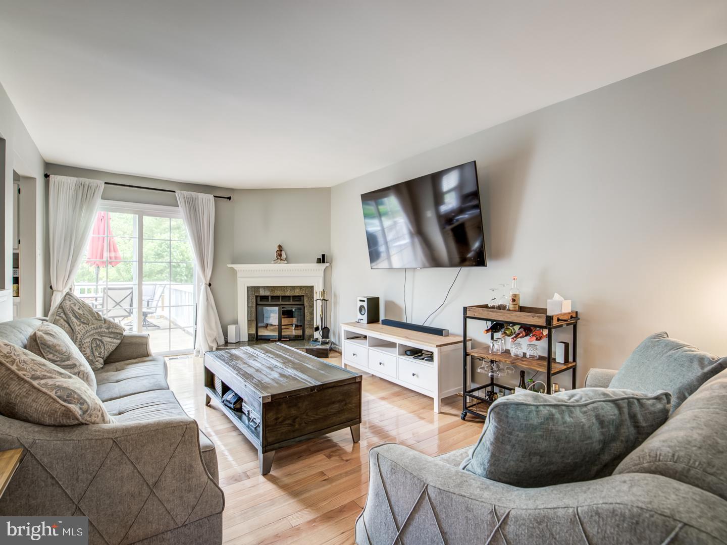 LAKE DEVEREUX - Residential Lease