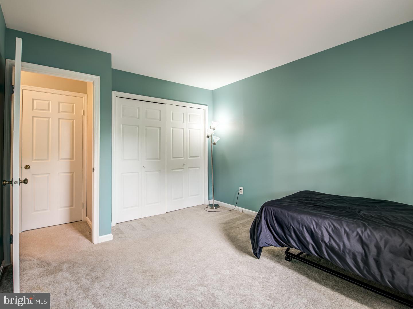 LAKE DEVEREUX - Residential Lease