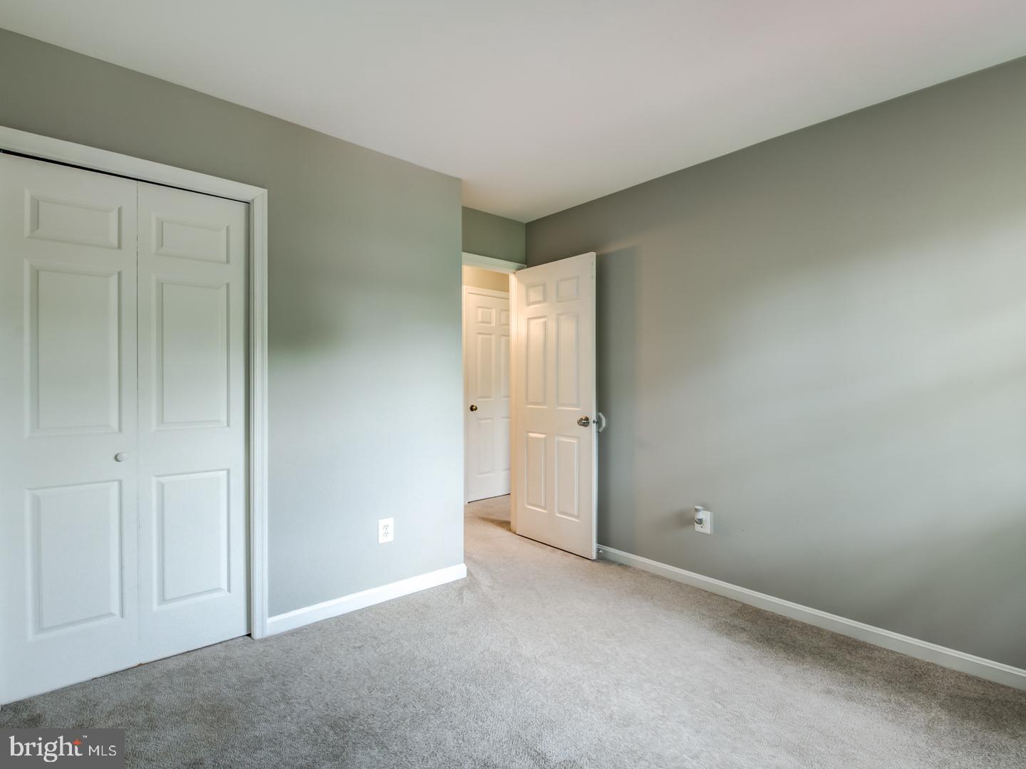 LAKE DEVEREUX - Residential Lease
