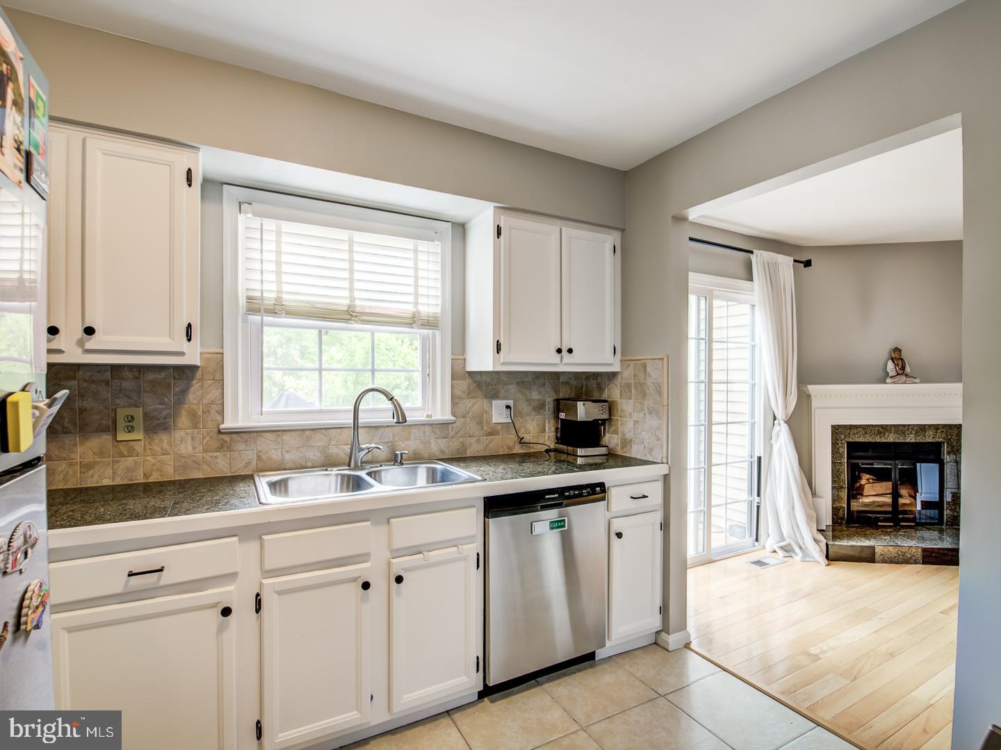 LAKE DEVEREUX - Residential Lease