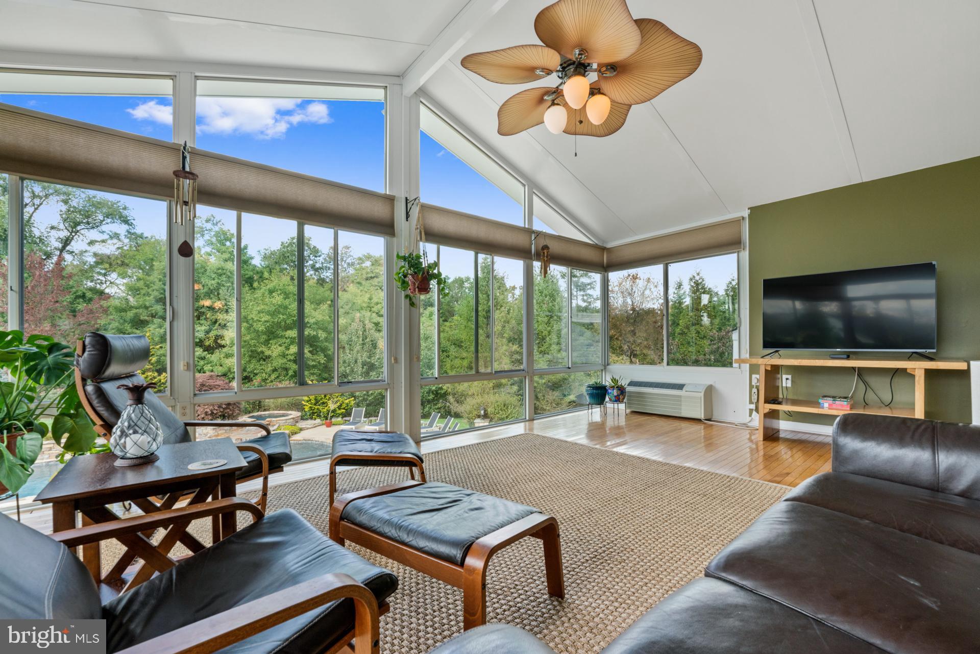 COUNTRY RIDGE - Residential