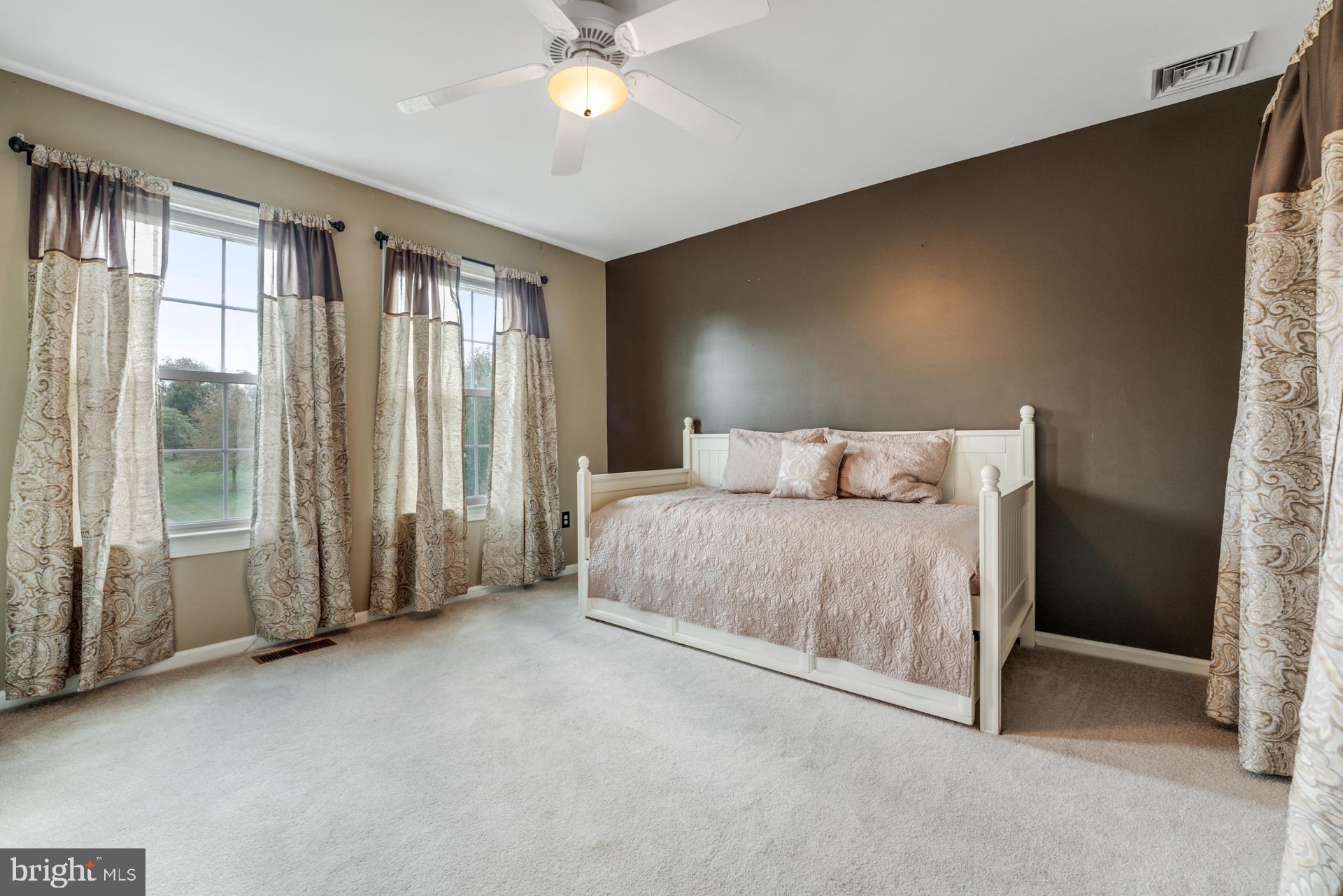 COUNTRY RIDGE - Residential