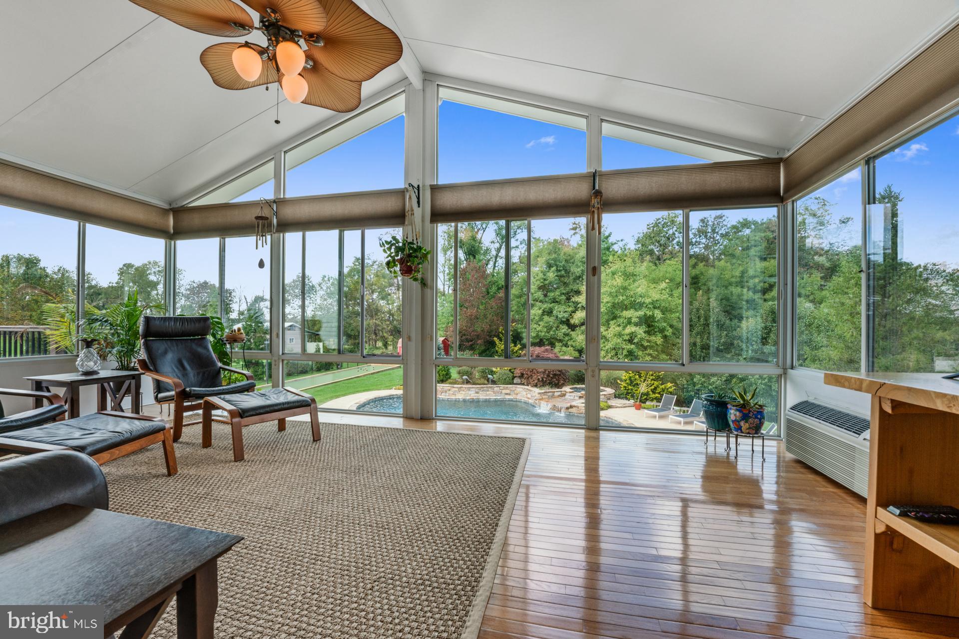 COUNTRY RIDGE - Residential