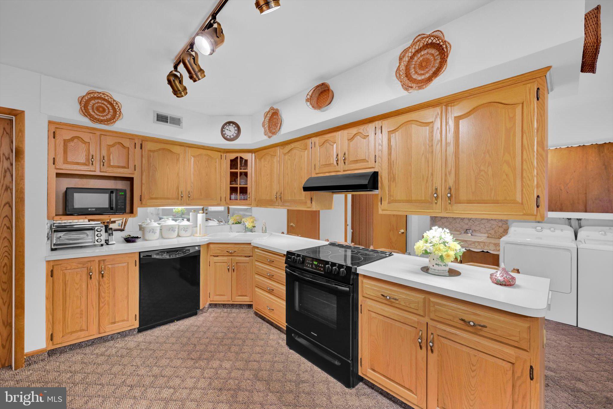COLONY PARK - Residential