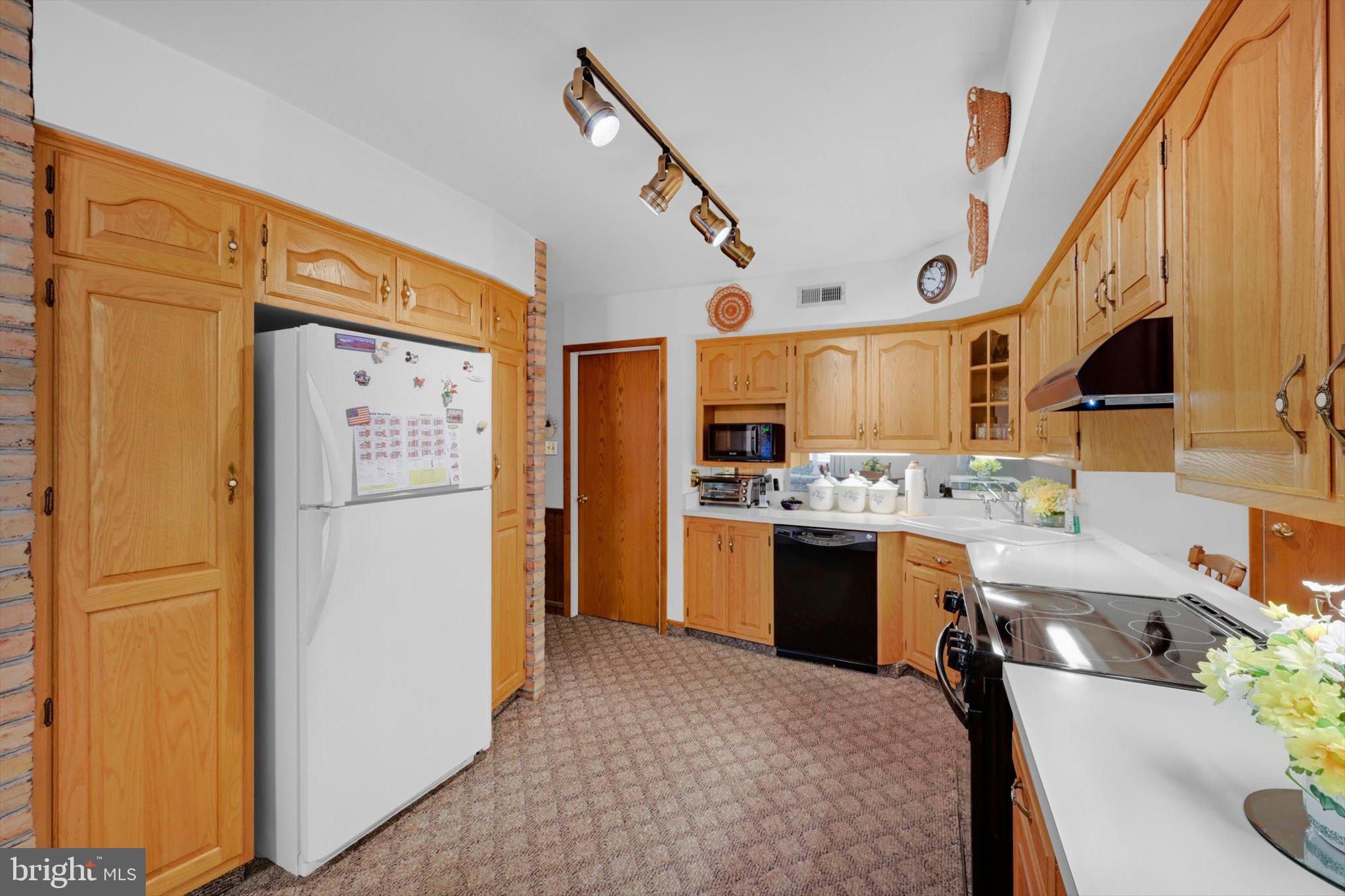 COLONY PARK - Residential