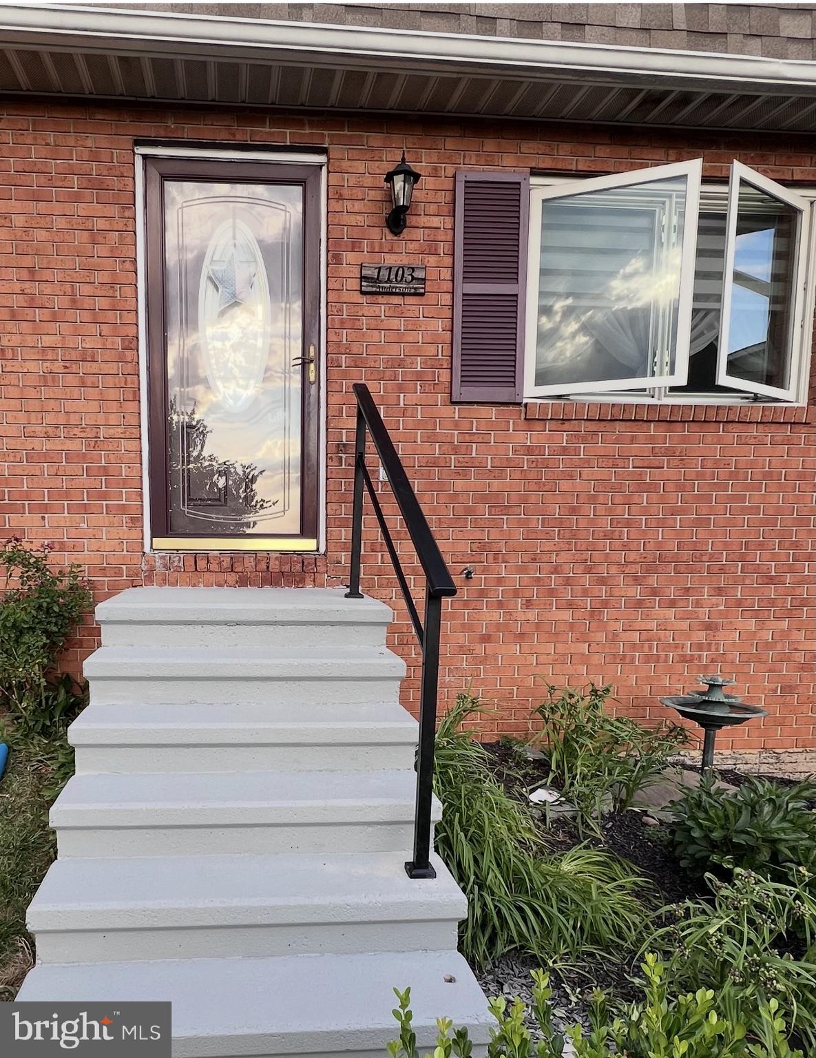 1103 SINGER DRIVE