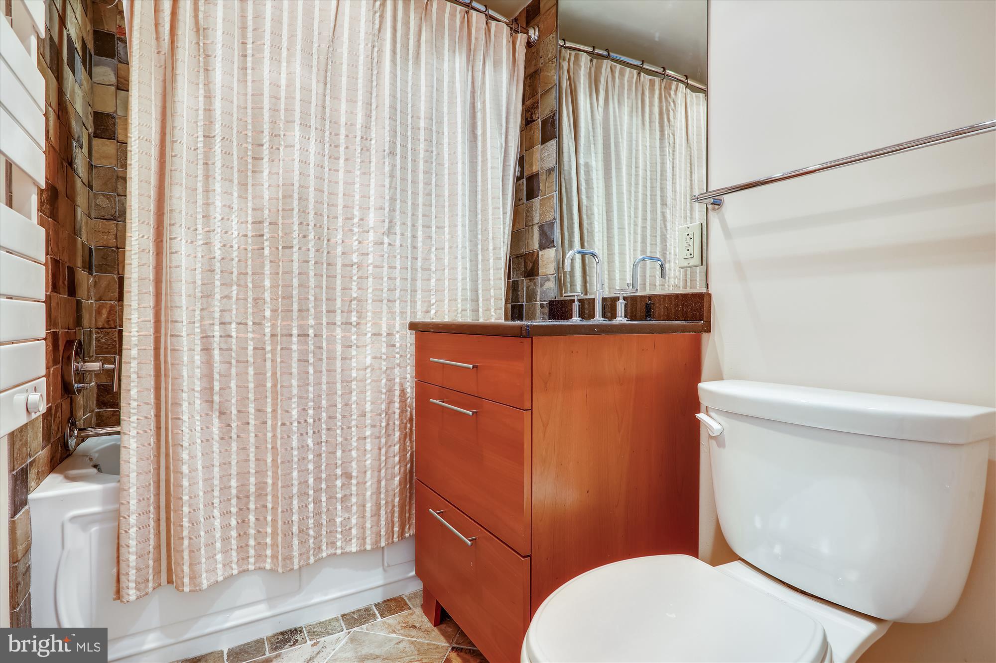 CARLYN PLACE - Residential Lease