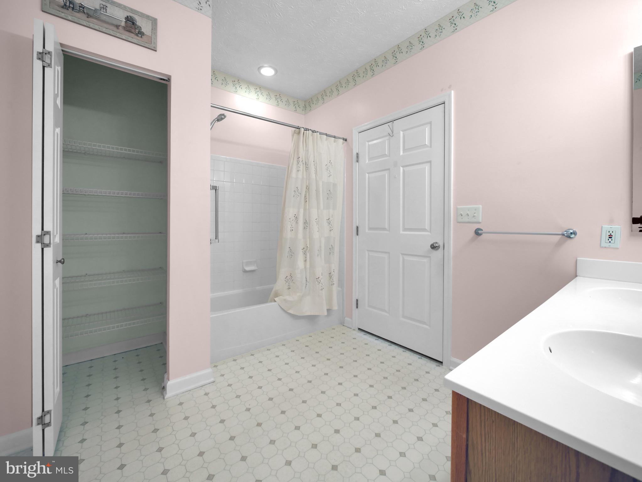 LOHR'S ORCHARD - Residential Lease