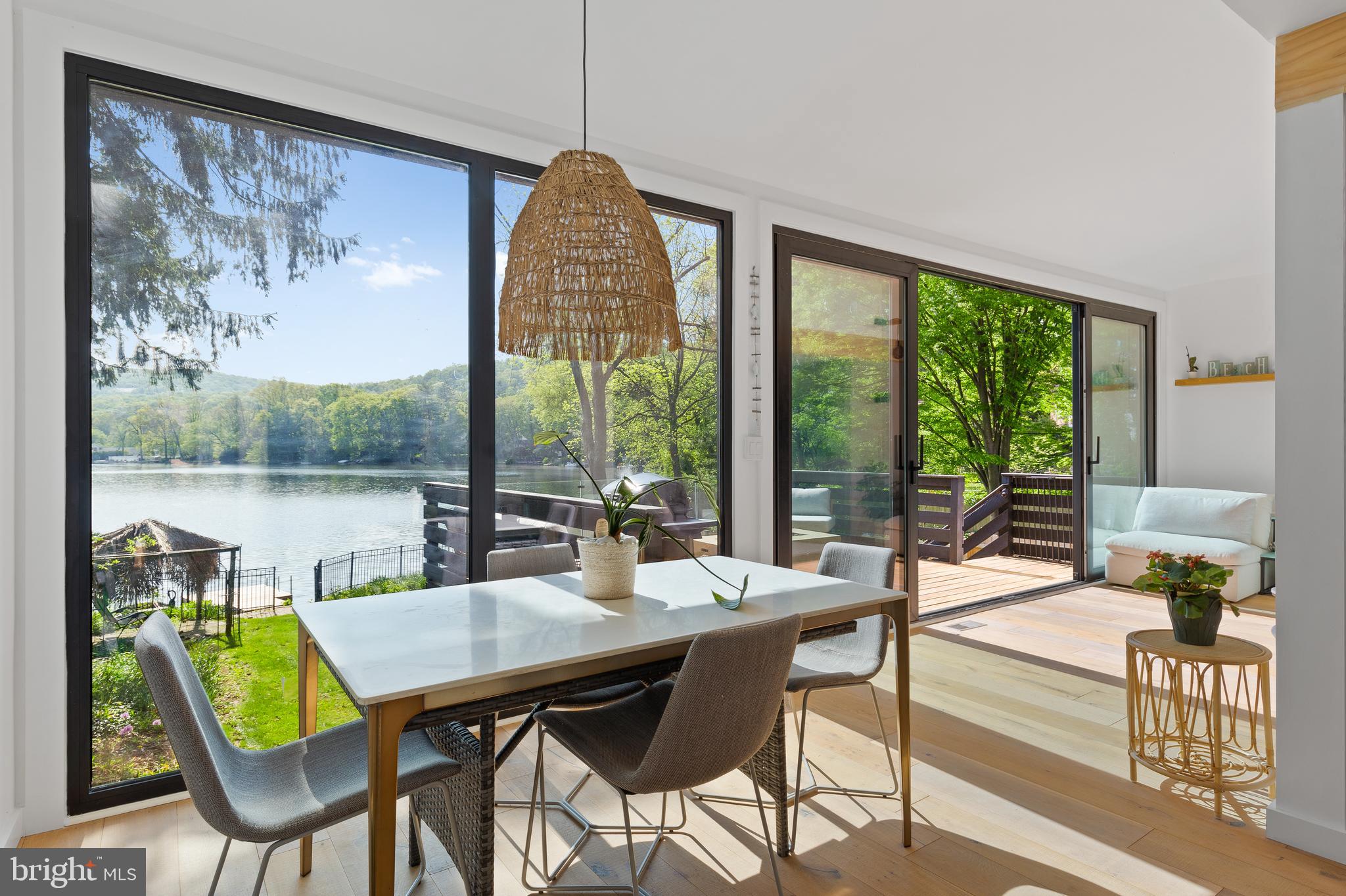 101 LAKESHORE DR