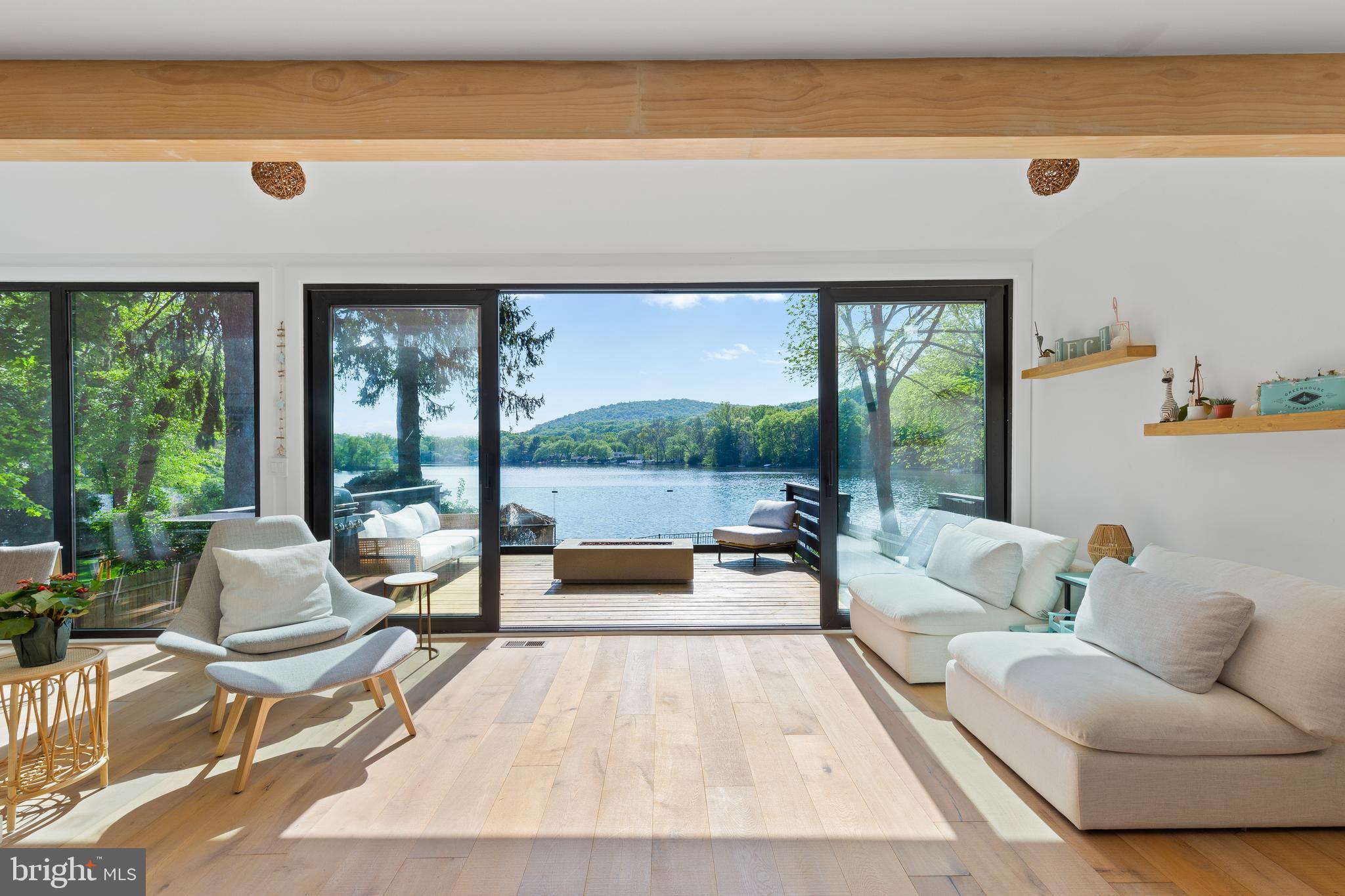101 LAKESHORE DR