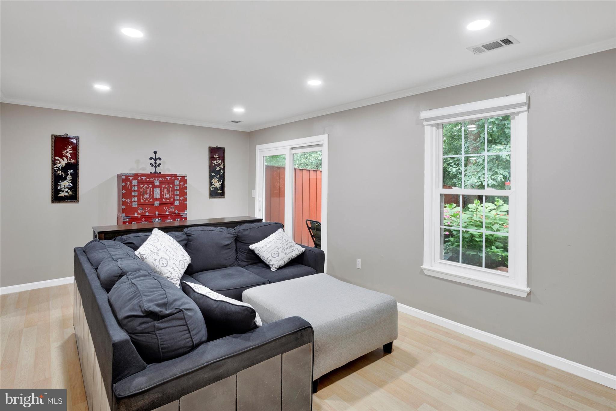 WHISPERING WOODS - Residential