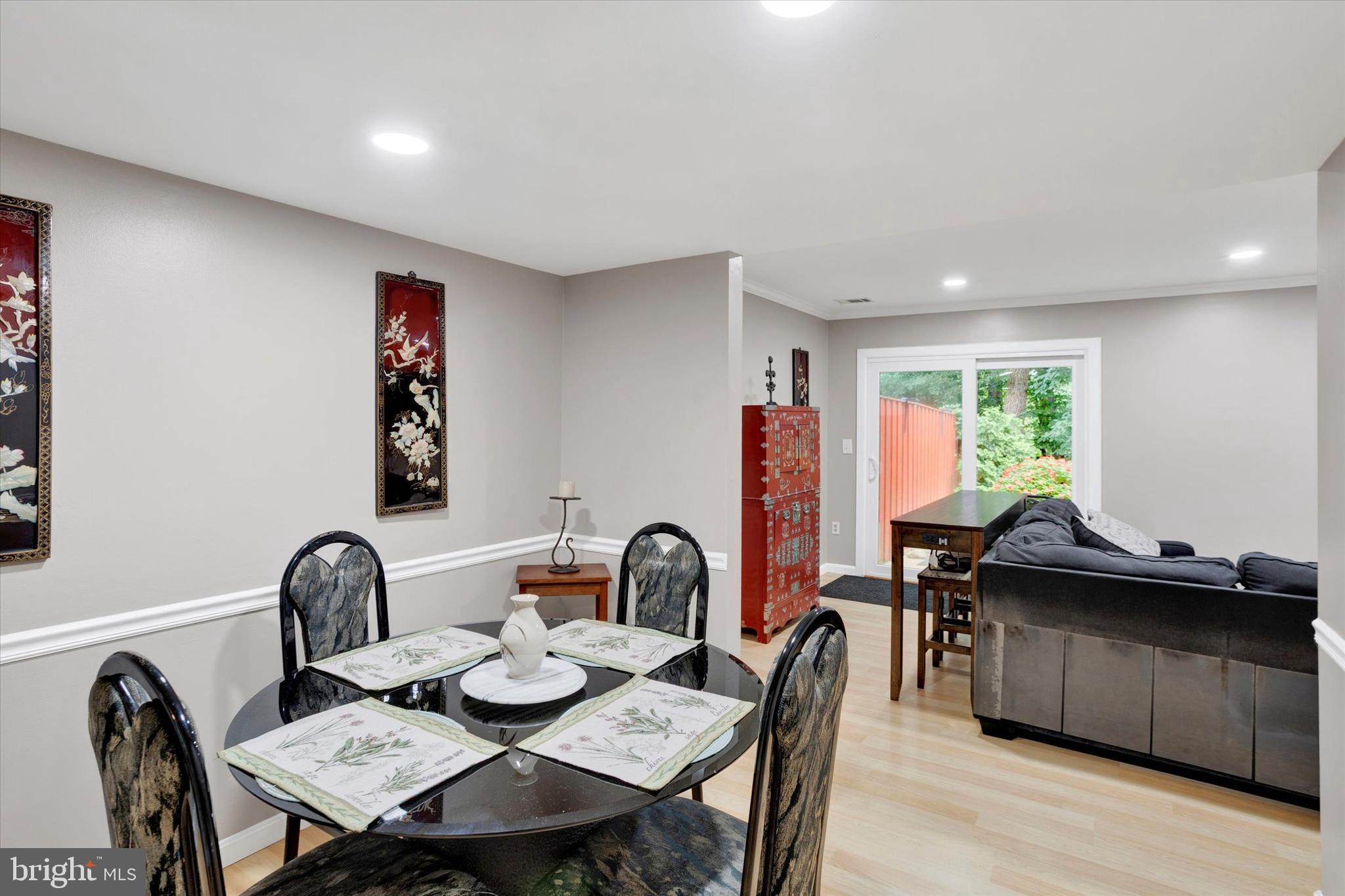 WHISPERING WOODS - Residential