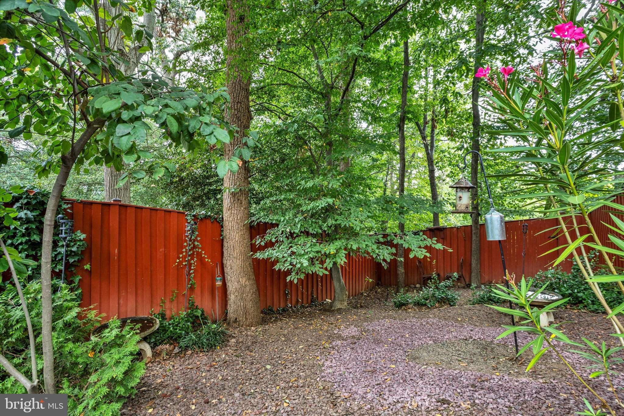 WHISPERING WOODS - Residential