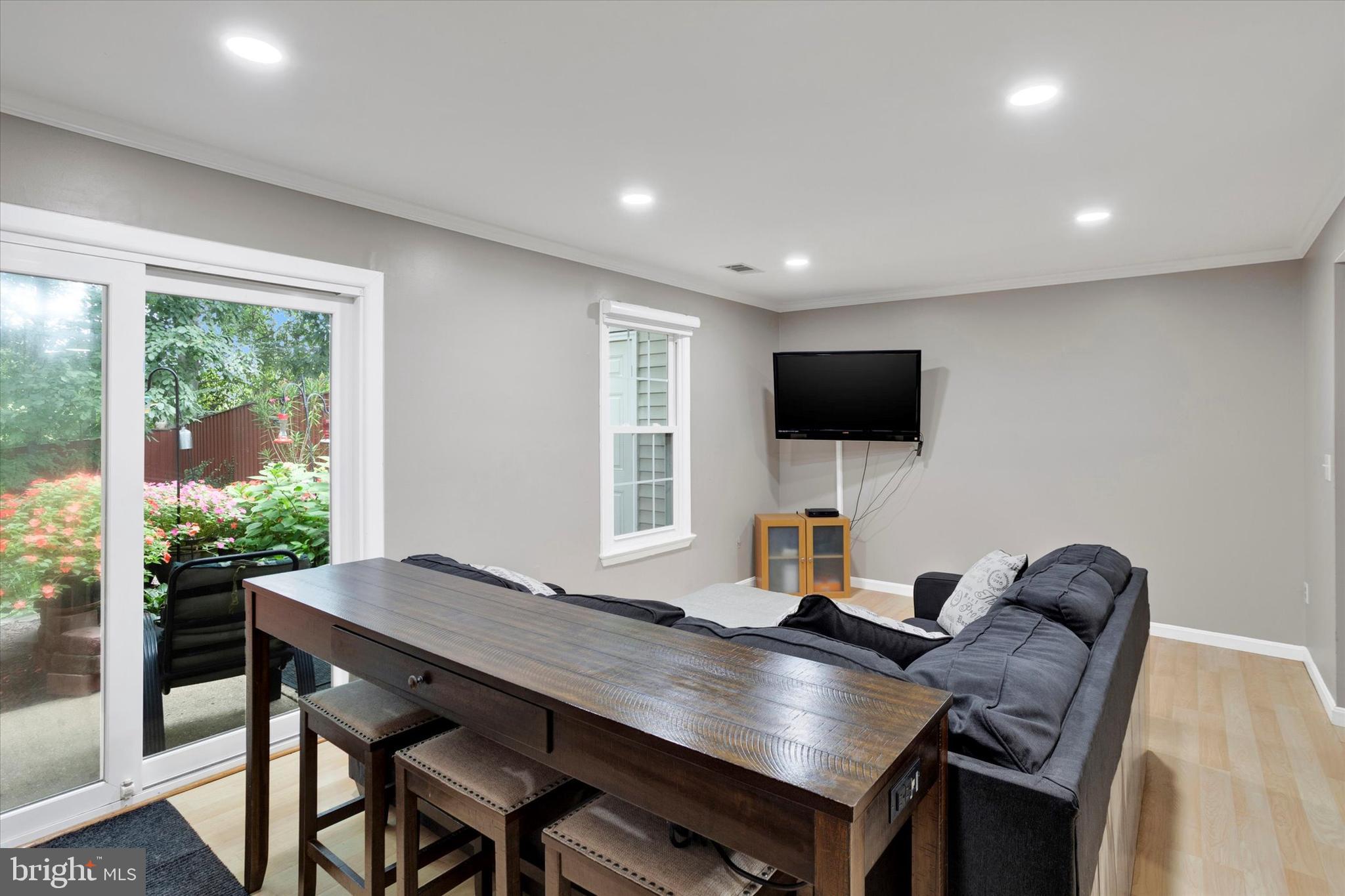 WHISPERING WOODS - Residential