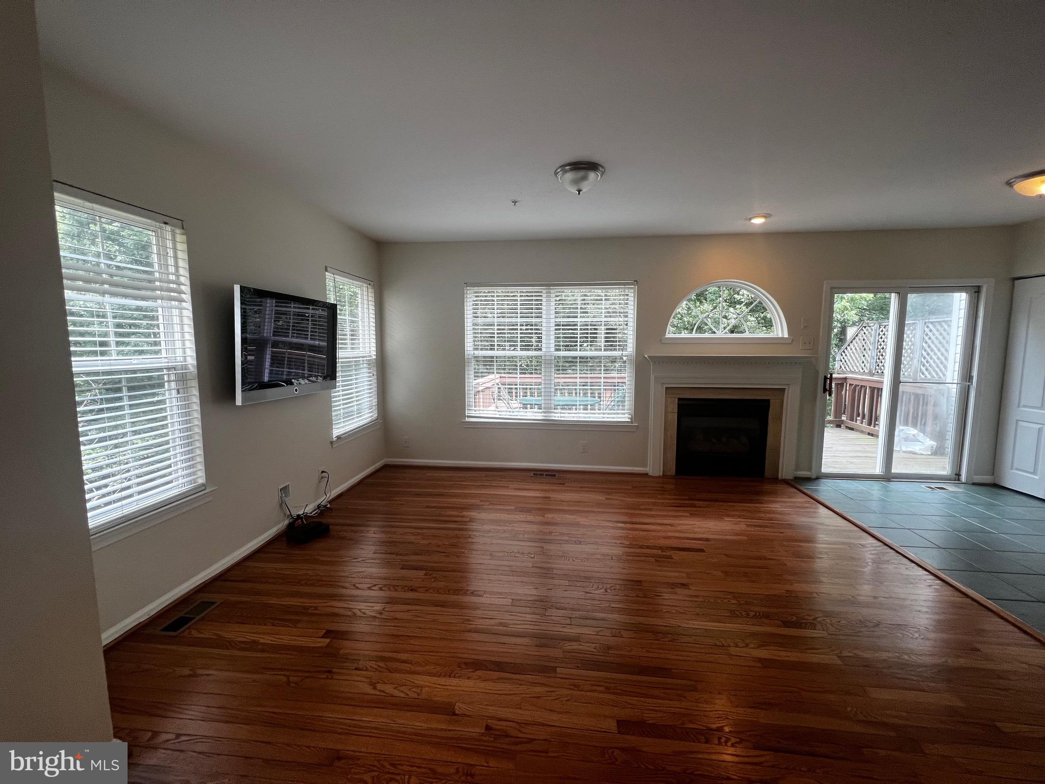 MONTGOMERY VILLAGE - Residential Lease