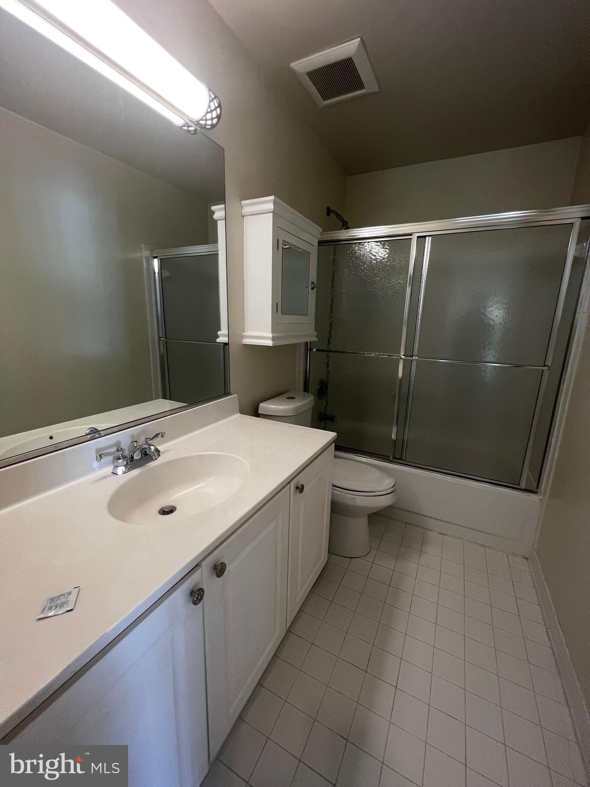 MONTGOMERY VILLAGE - Residential Lease