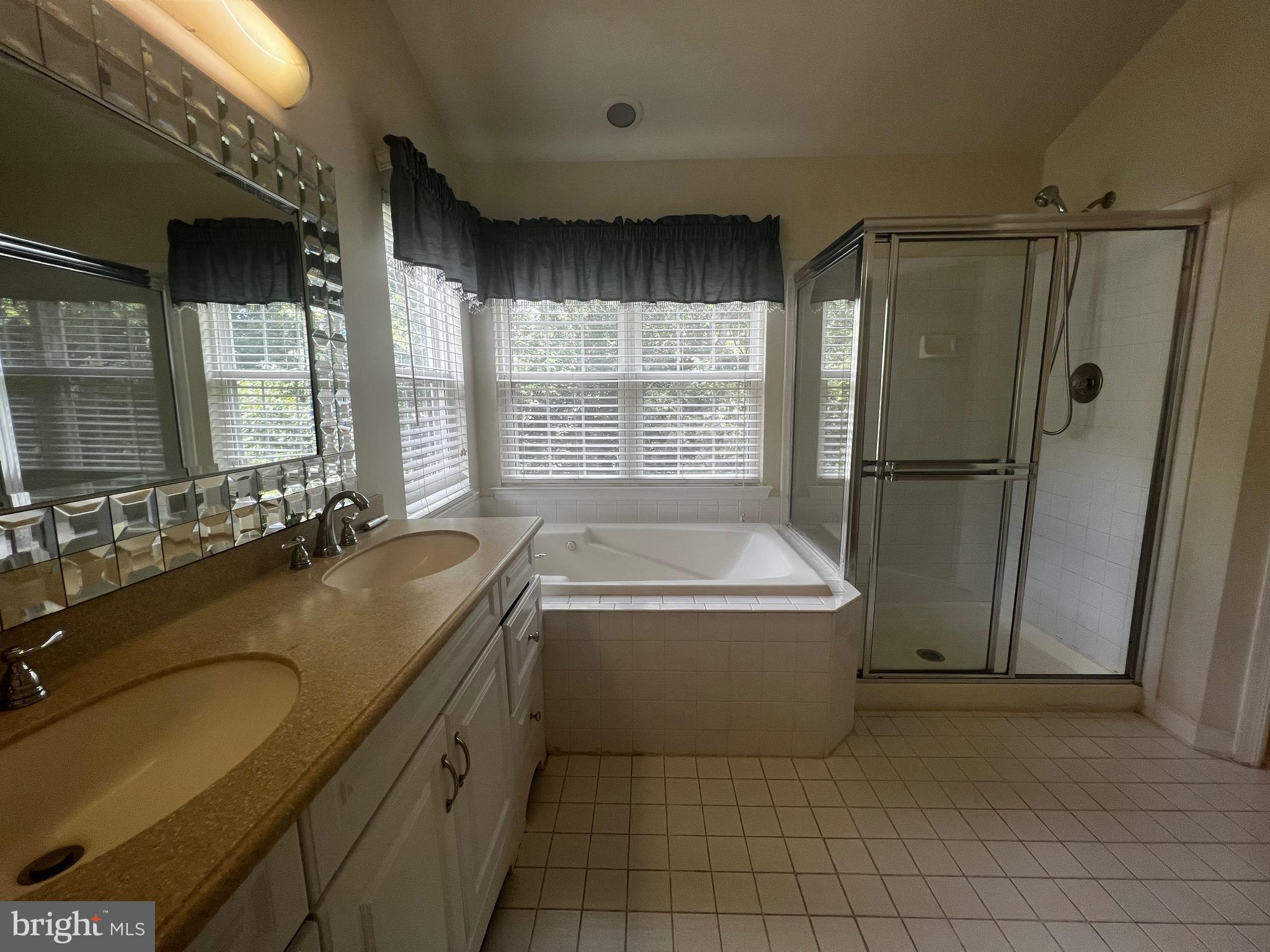 MONTGOMERY VILLAGE - Residential Lease