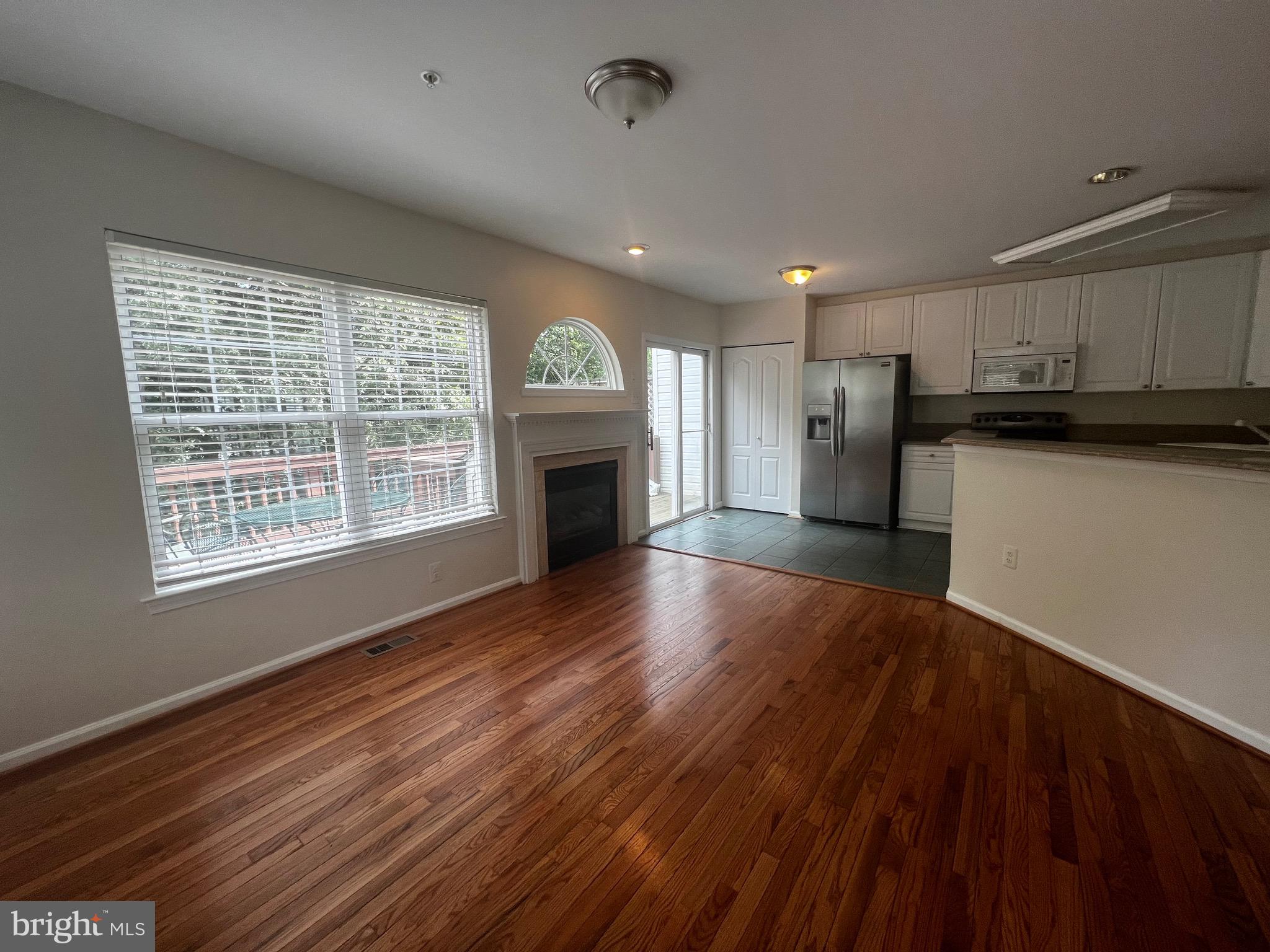 MONTGOMERY VILLAGE - Residential Lease