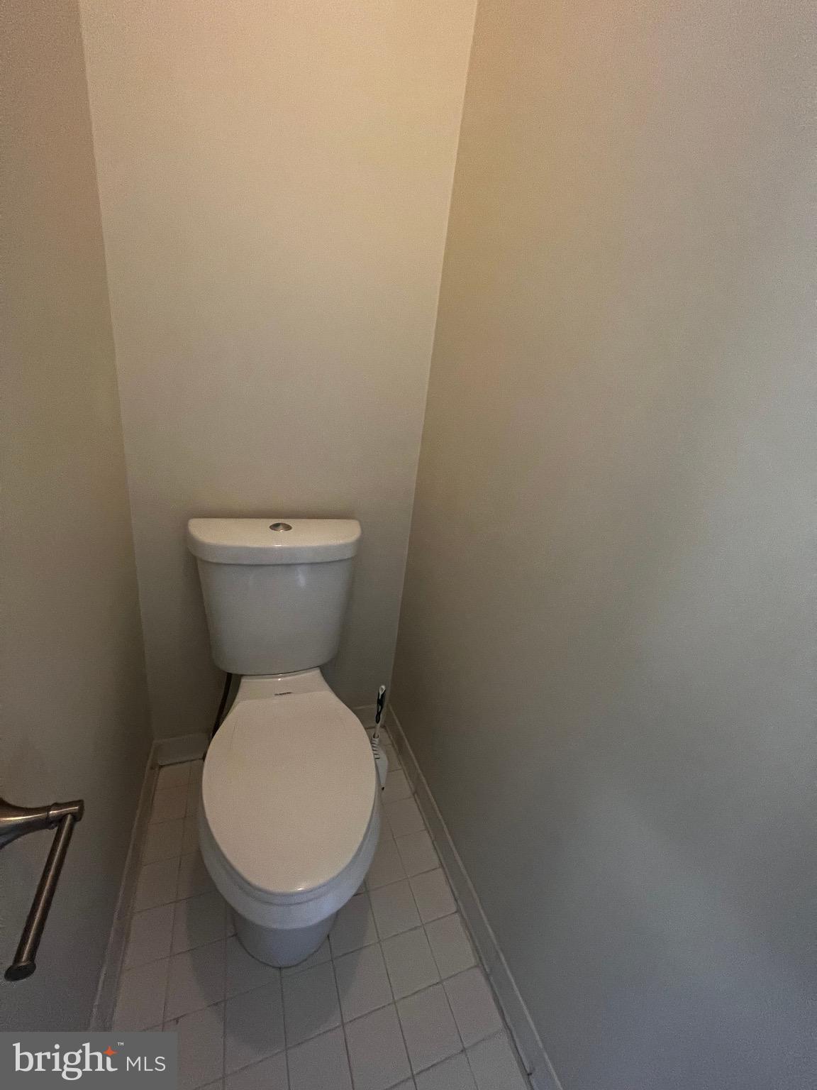 MONTGOMERY VILLAGE - Residential Lease