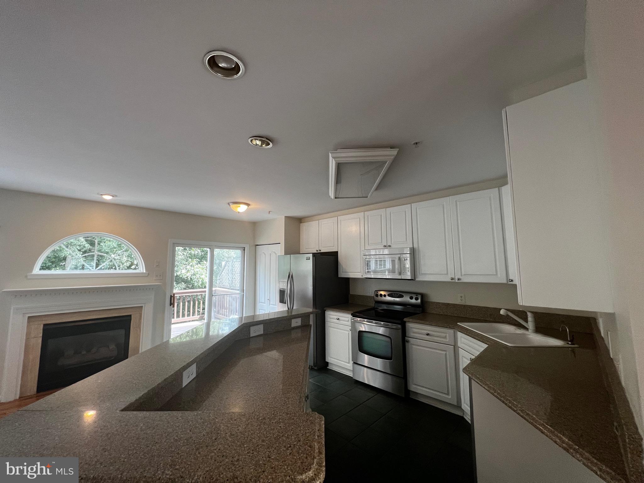 MONTGOMERY VILLAGE - Residential Lease