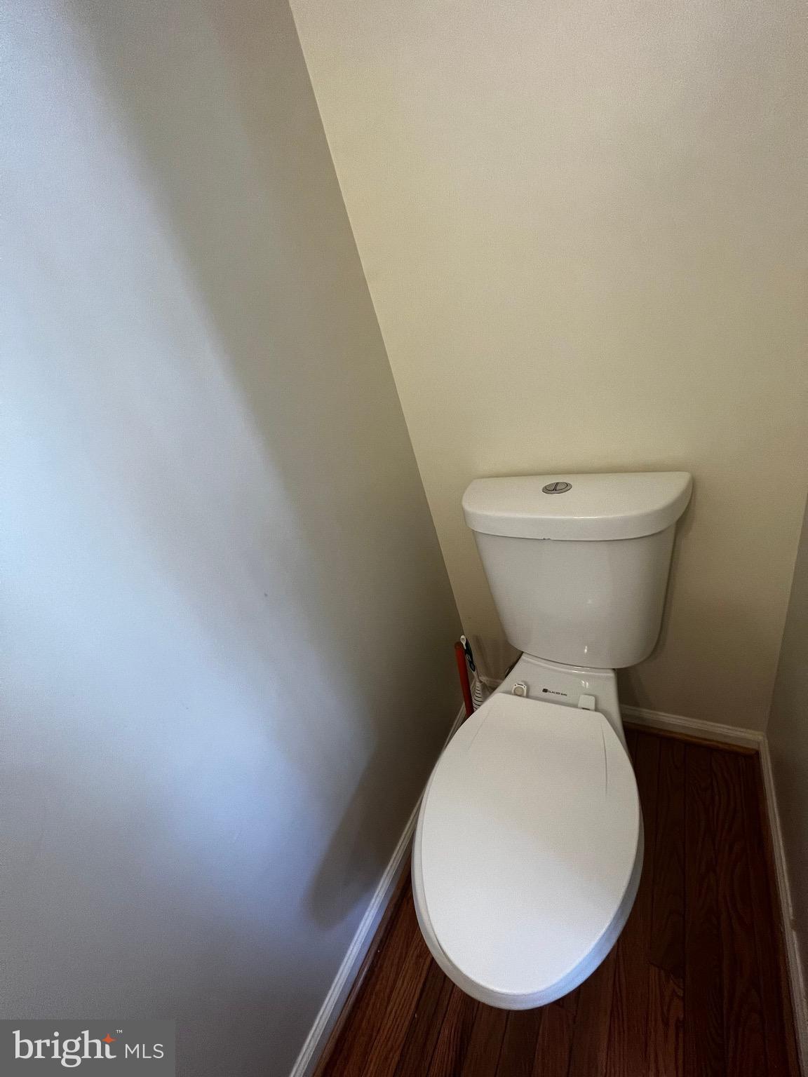 MONTGOMERY VILLAGE - Residential Lease