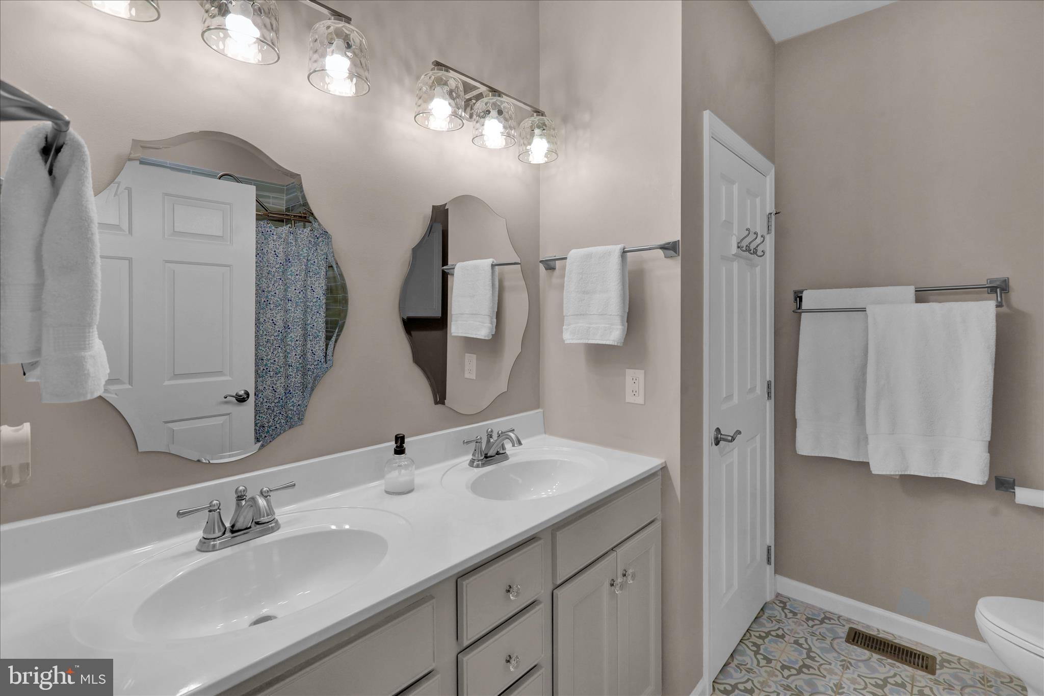 BRIAR LAKE - Residential