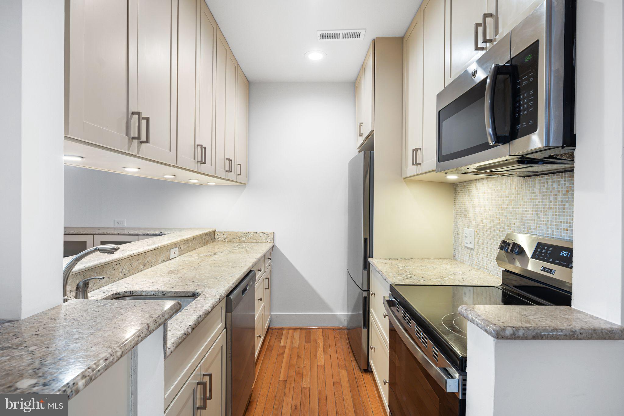 WASHINGTON SQ WEST - Residential