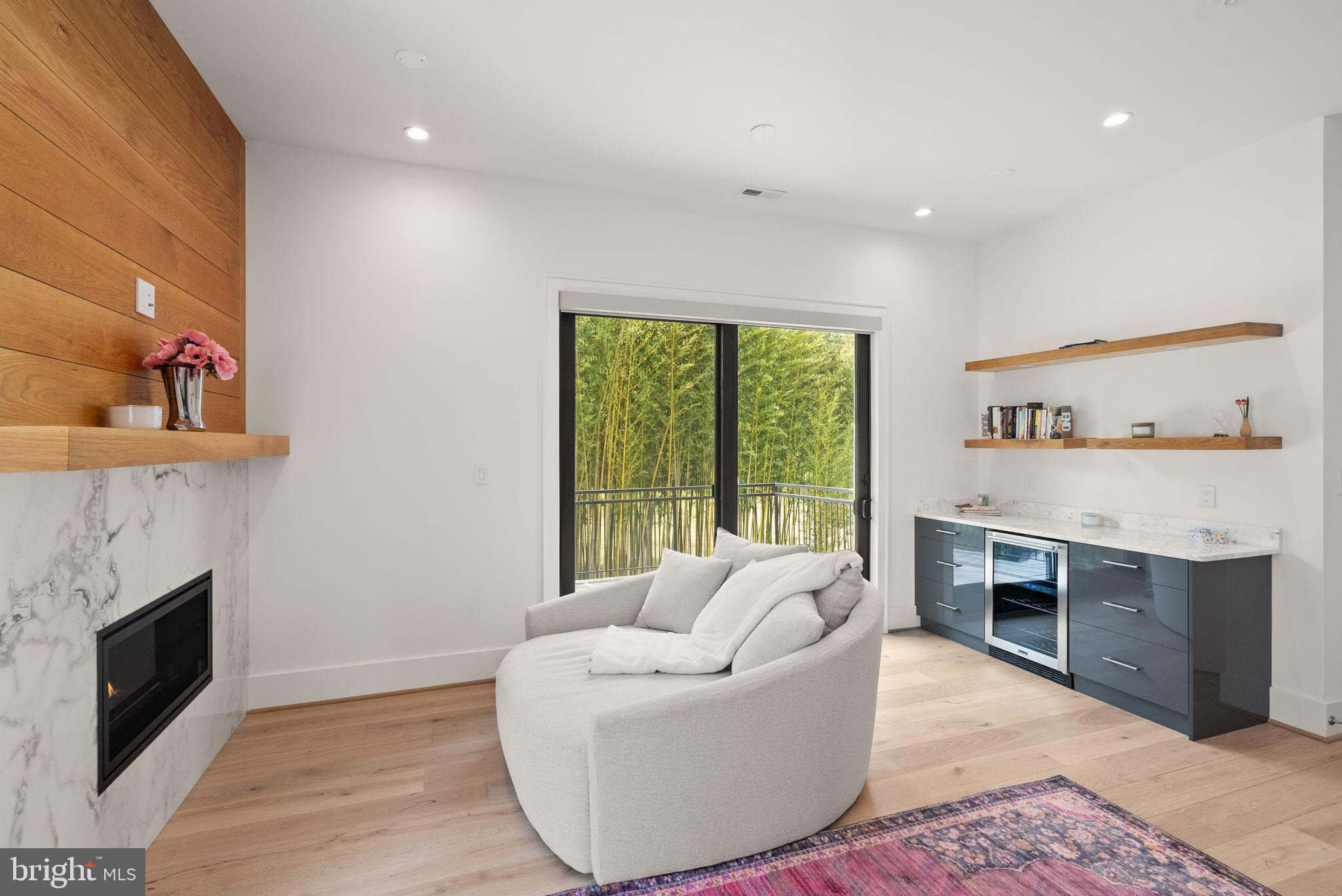 LANGLEY MANOR - Residential