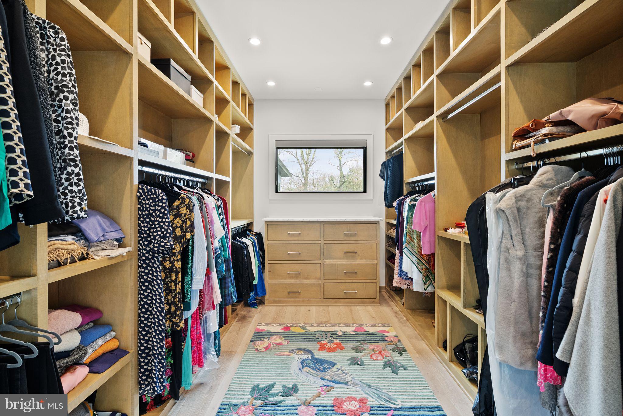 LANGLEY MANOR - Residential