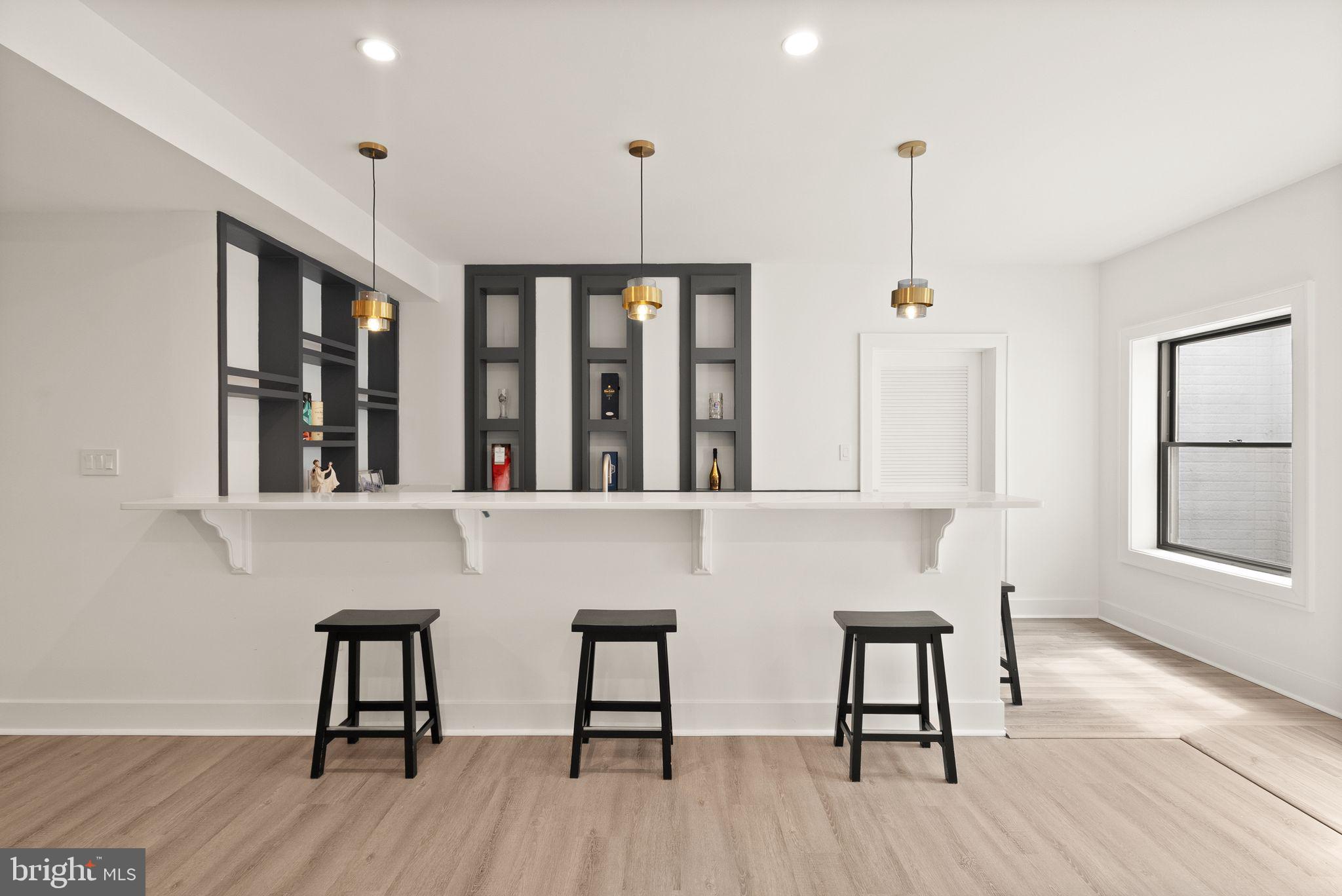 LANGLEY MANOR - Residential