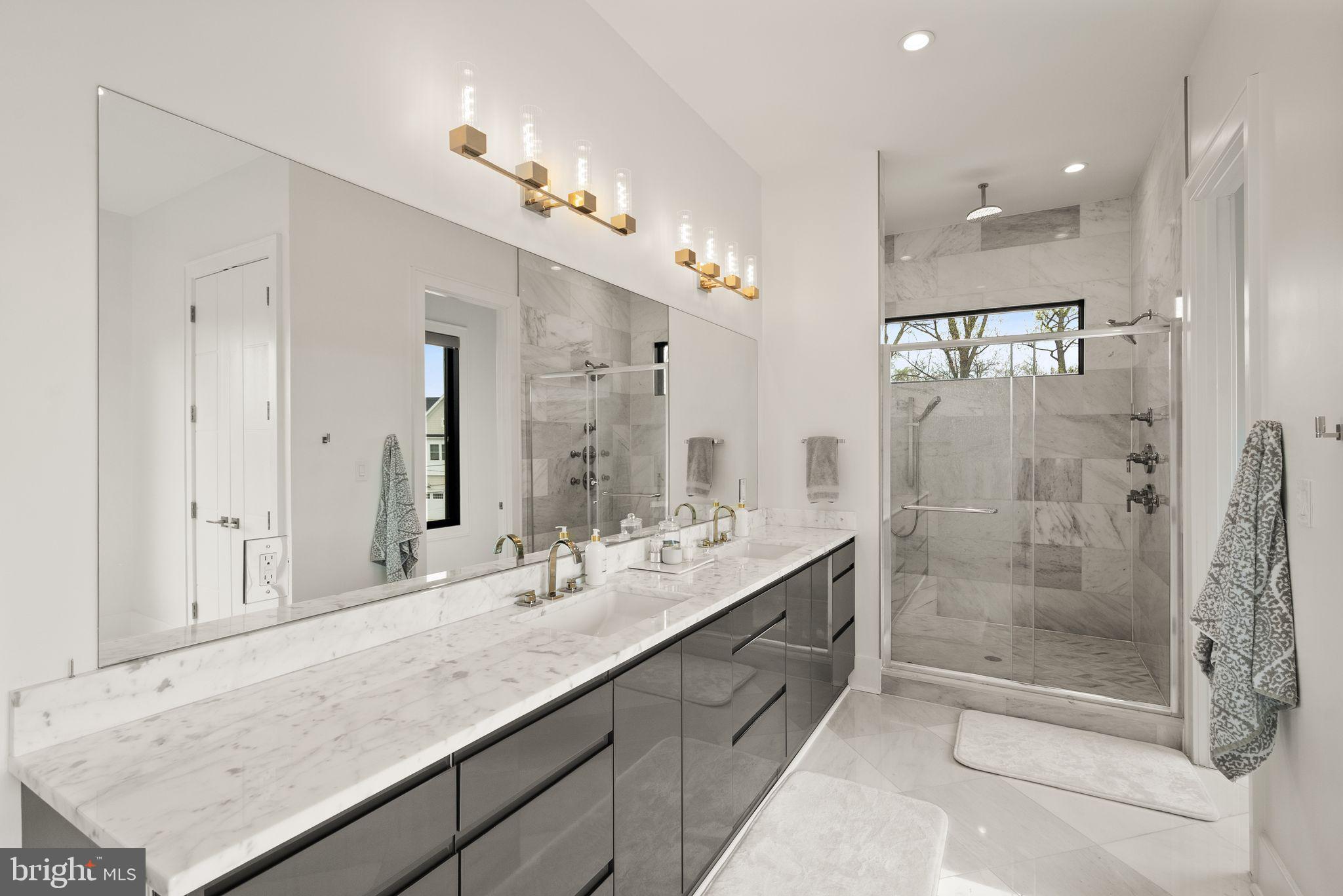 LANGLEY MANOR - Residential