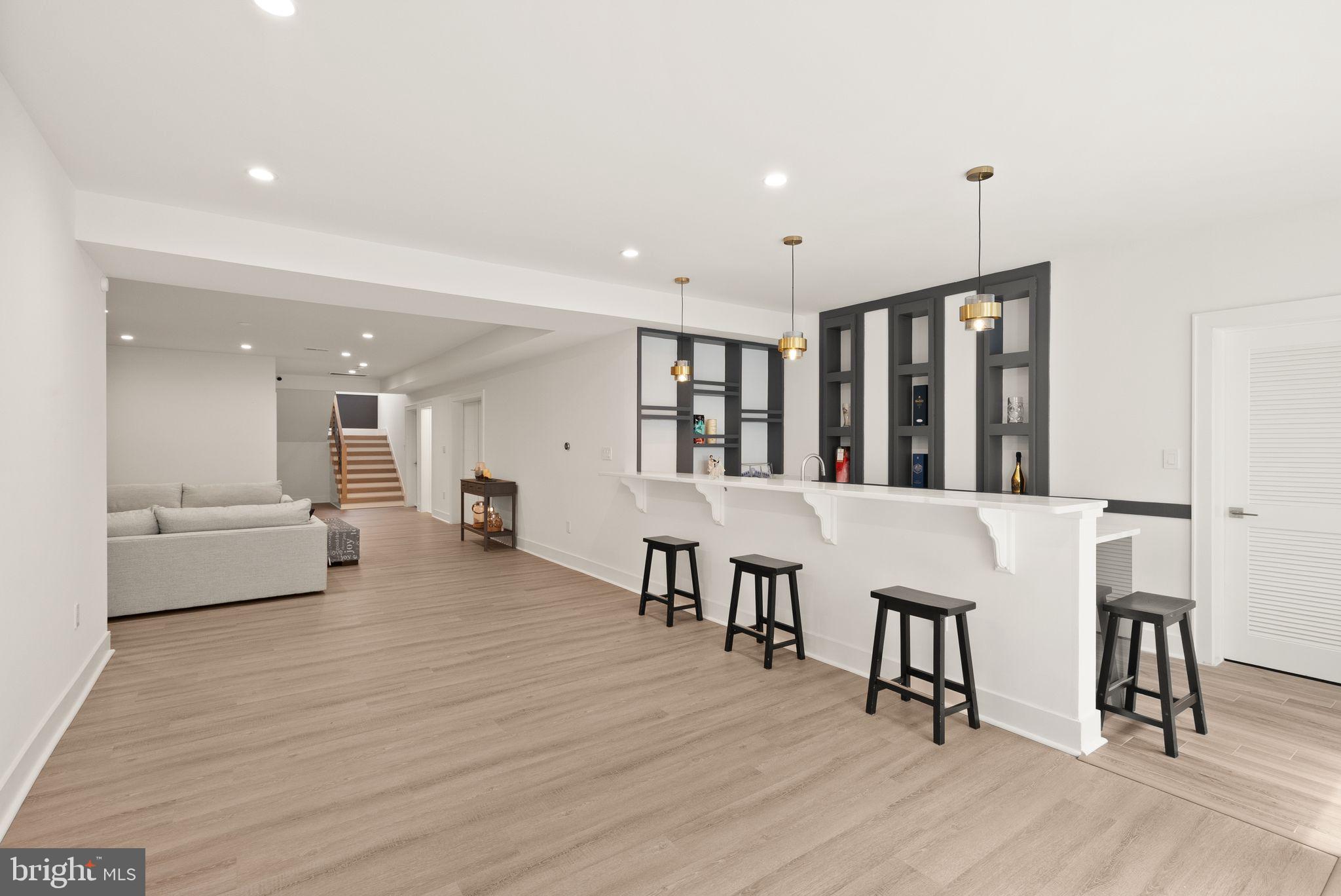 LANGLEY MANOR - Residential