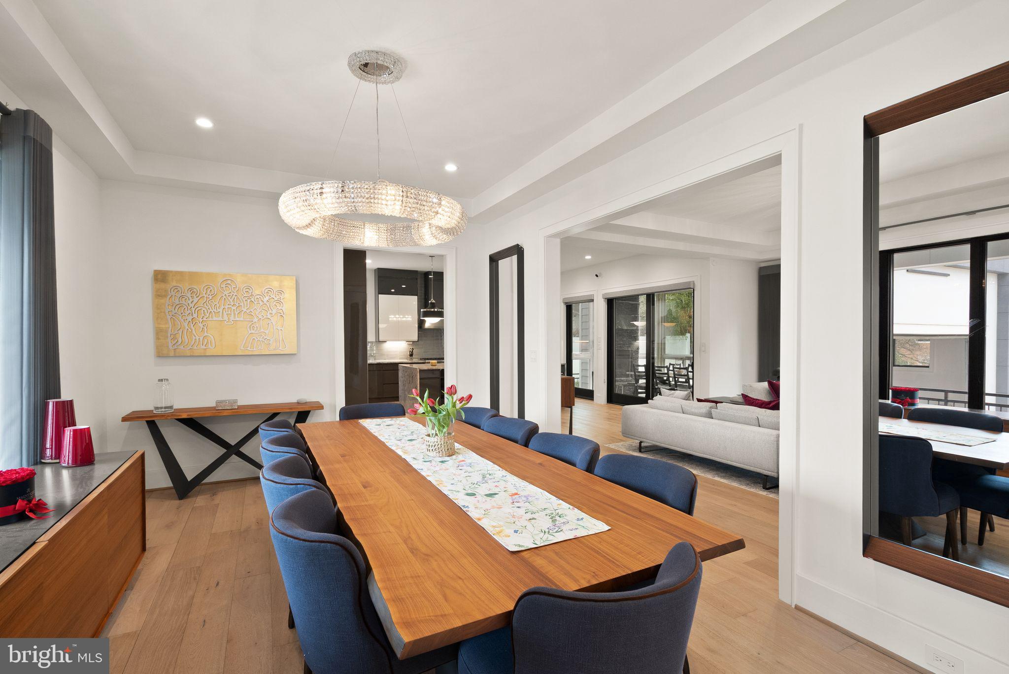 LANGLEY MANOR - Residential