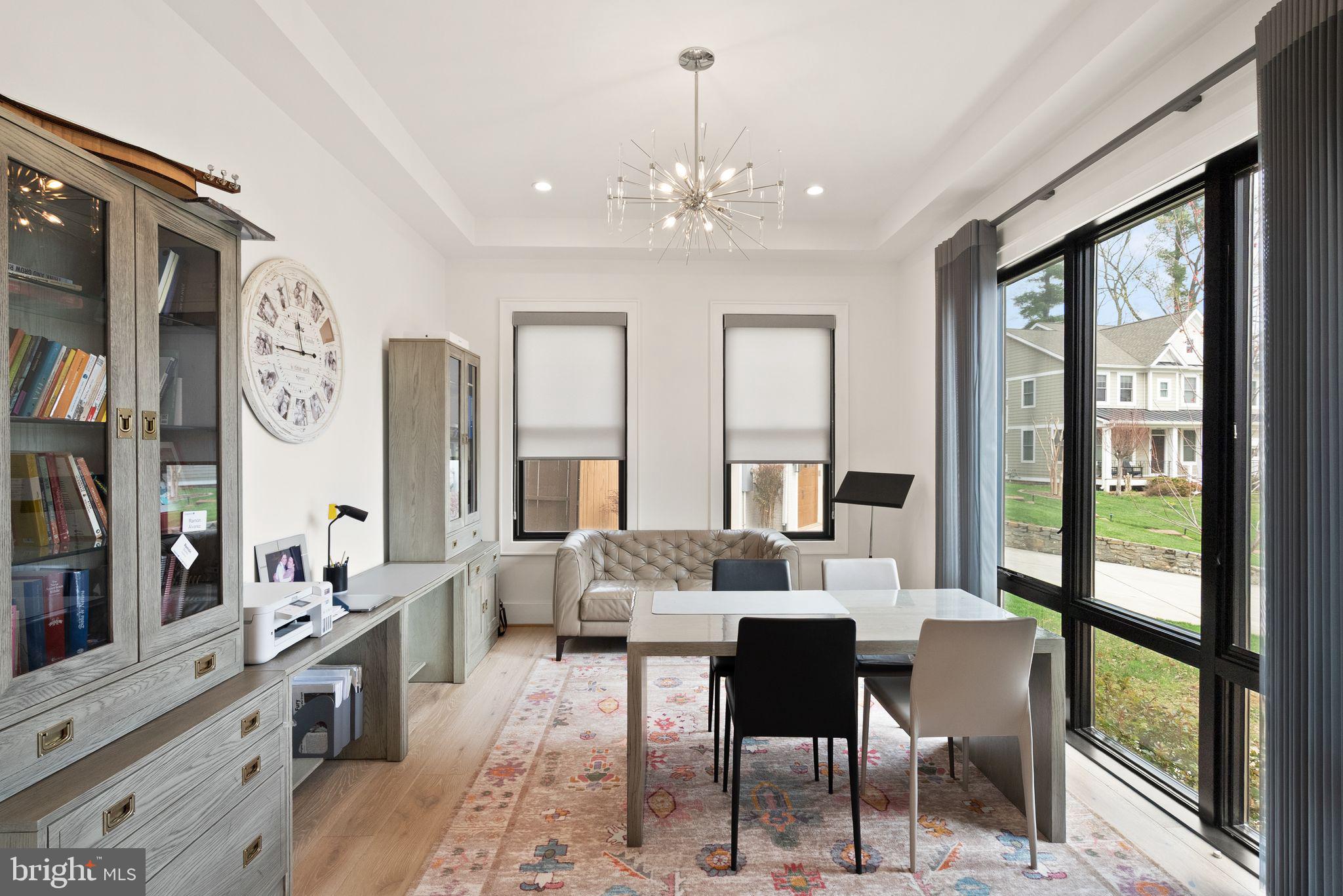 LANGLEY MANOR - Residential