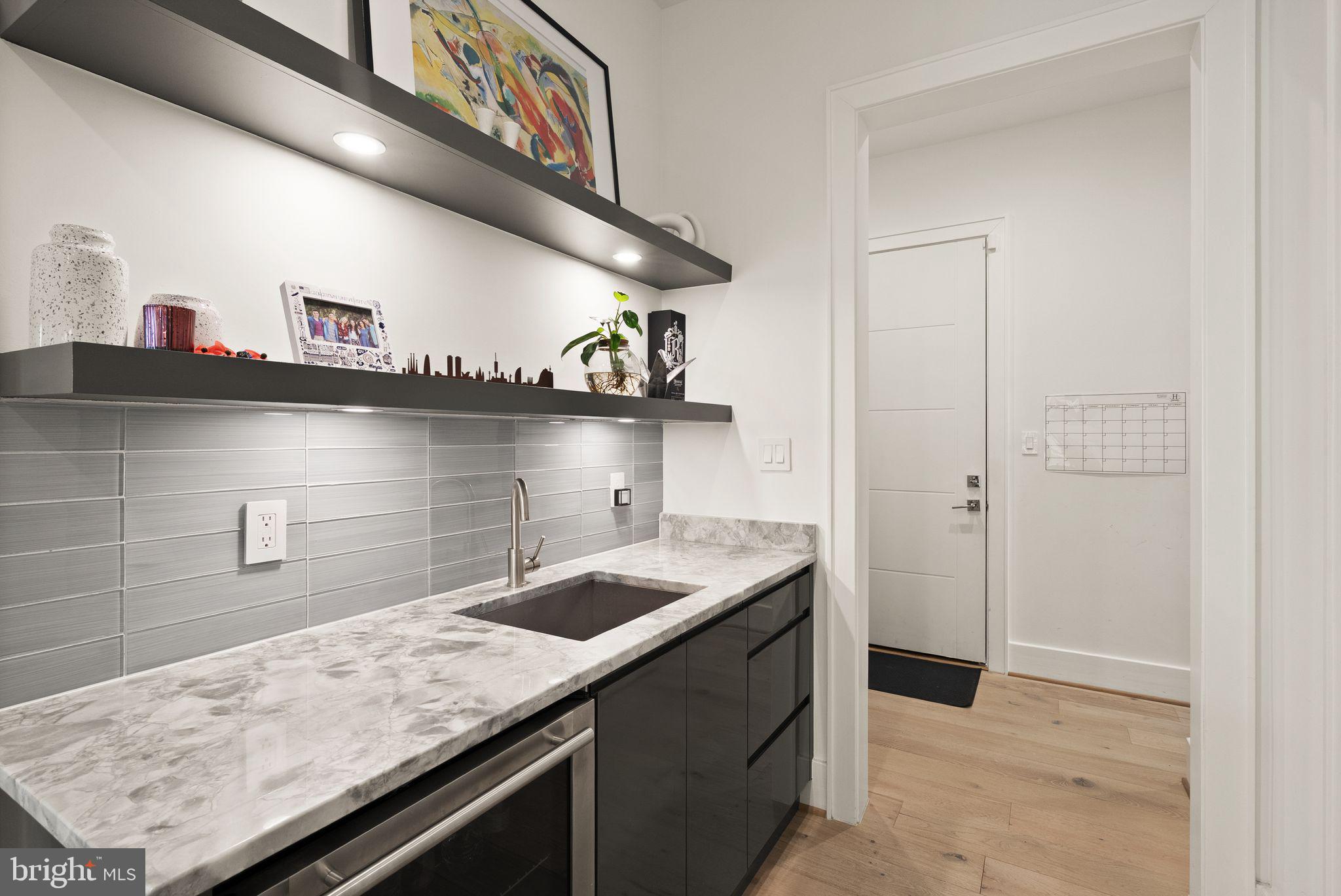 LANGLEY MANOR - Residential