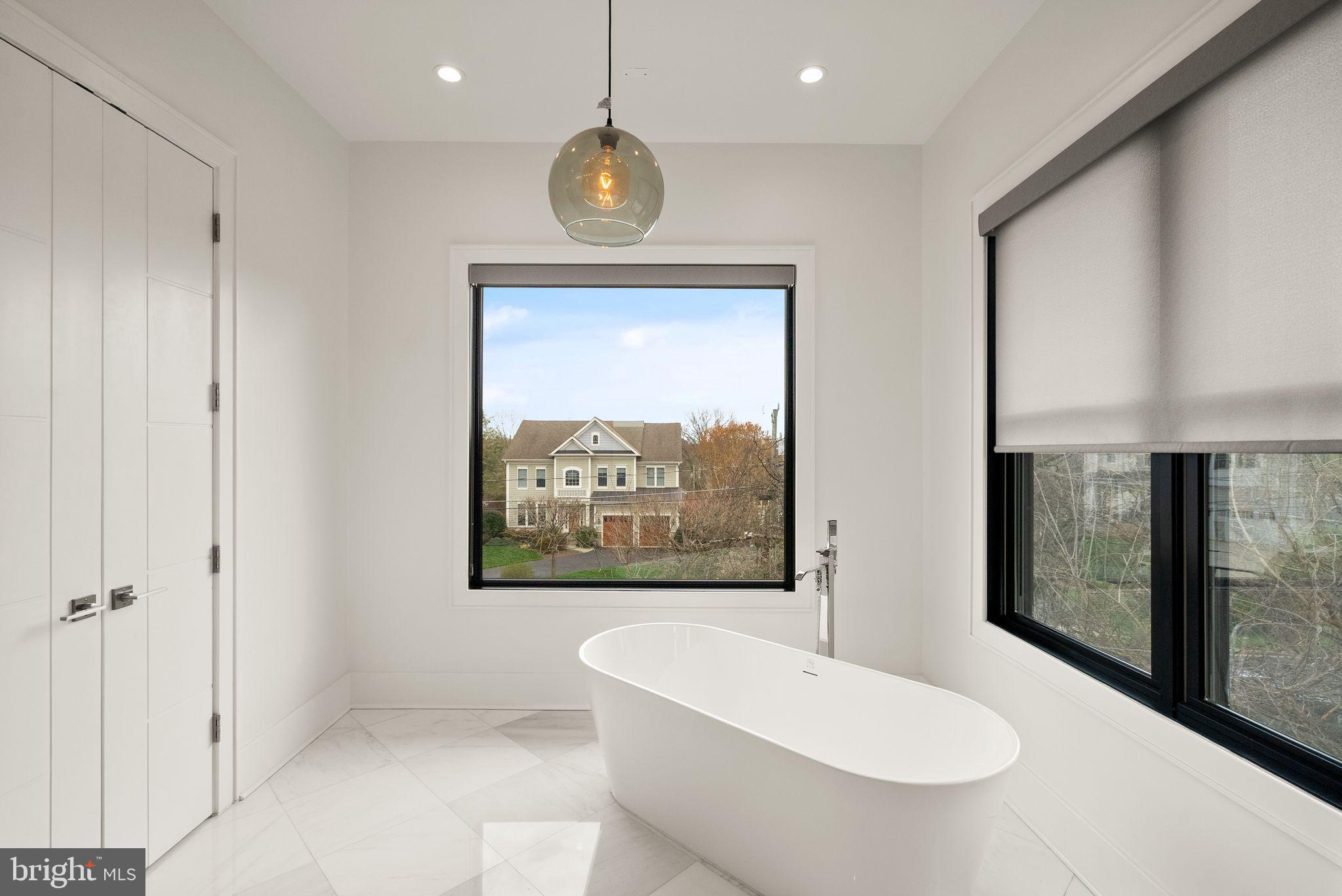 LANGLEY MANOR - Residential