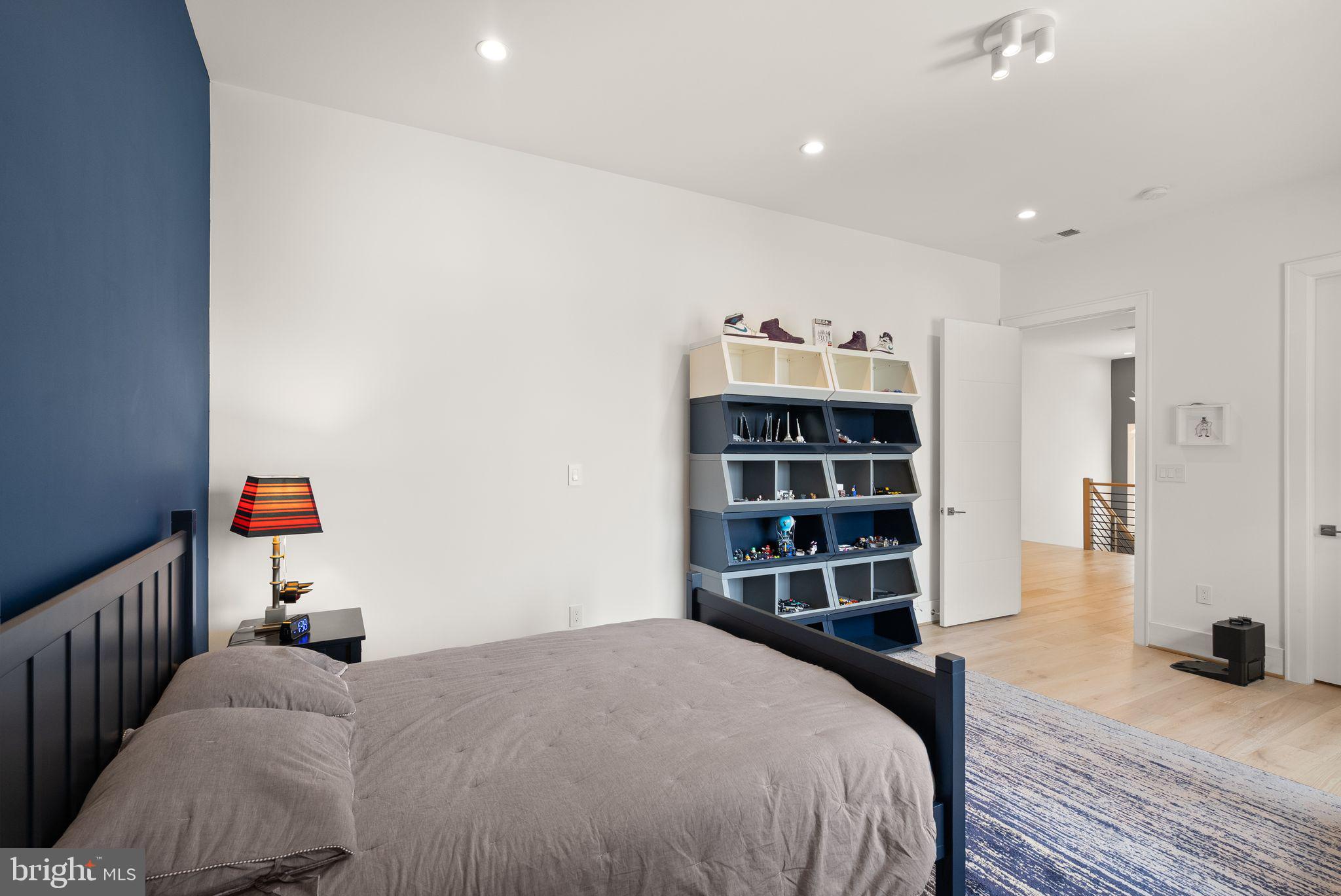 LANGLEY MANOR - Residential