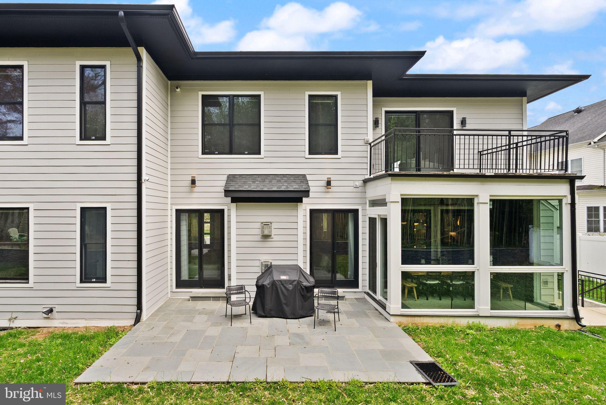 LANGLEY MANOR - Residential