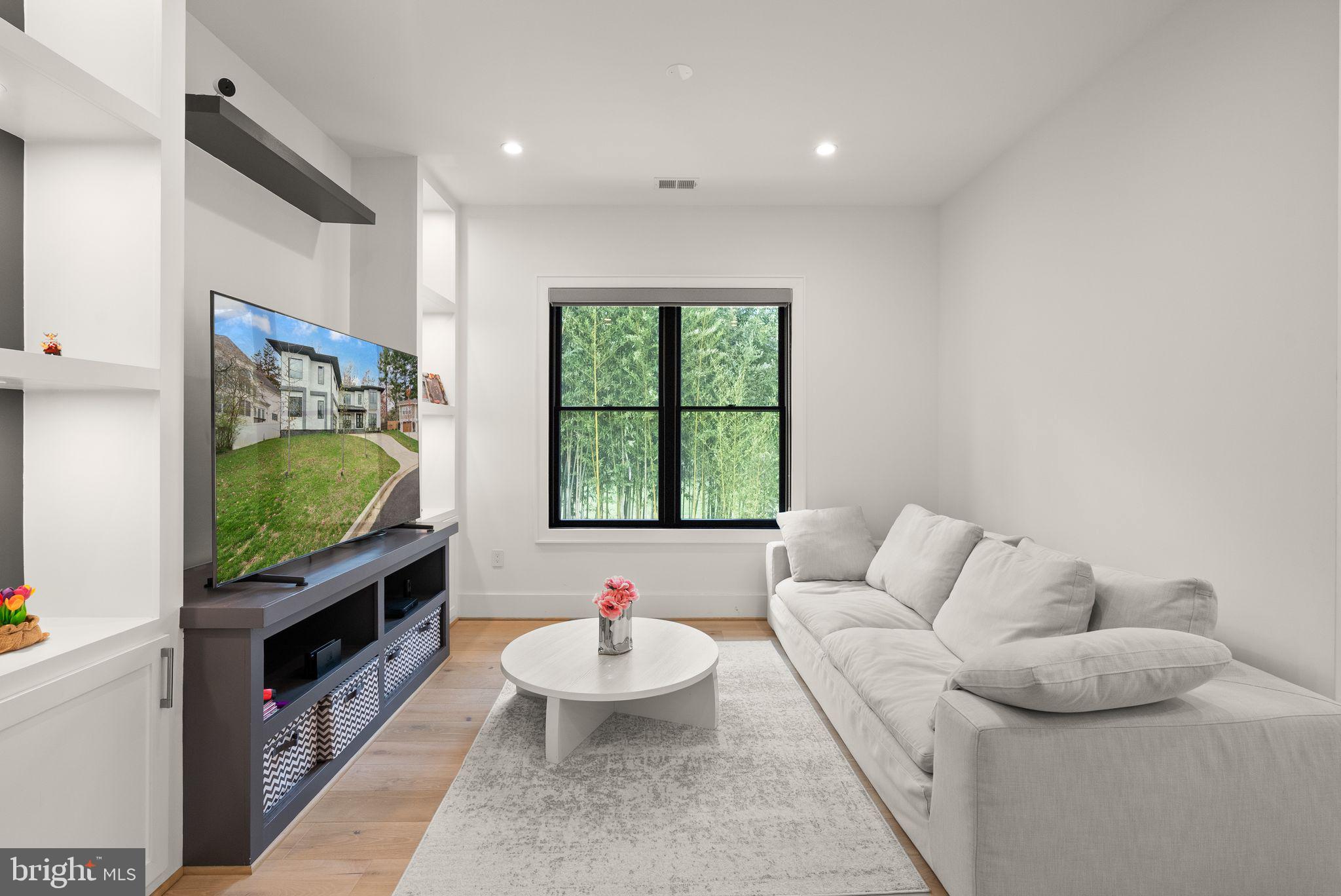 LANGLEY MANOR - Residential