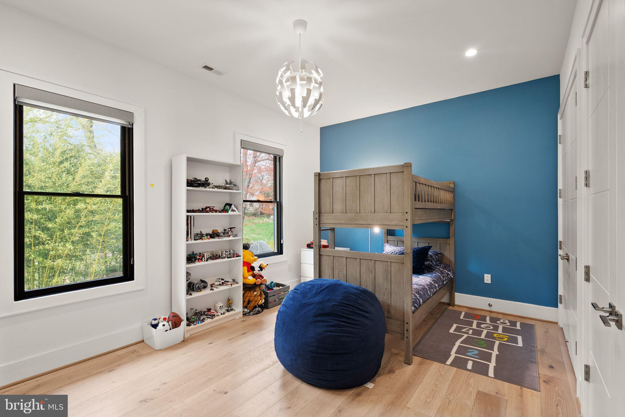 LANGLEY MANOR - Residential